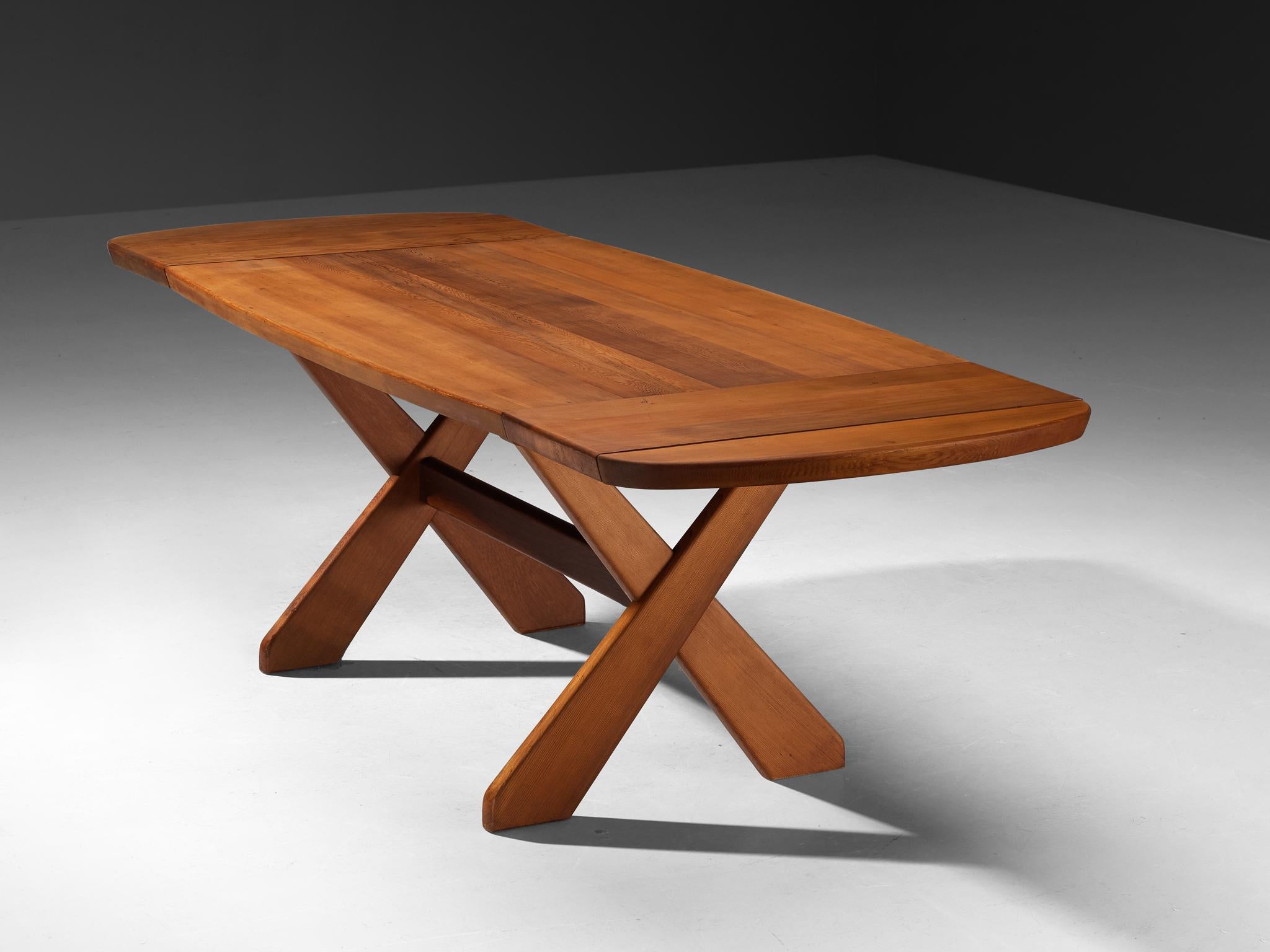 Sculptural Danish Extendable Dining Table in Oregon Pine For Sale 1