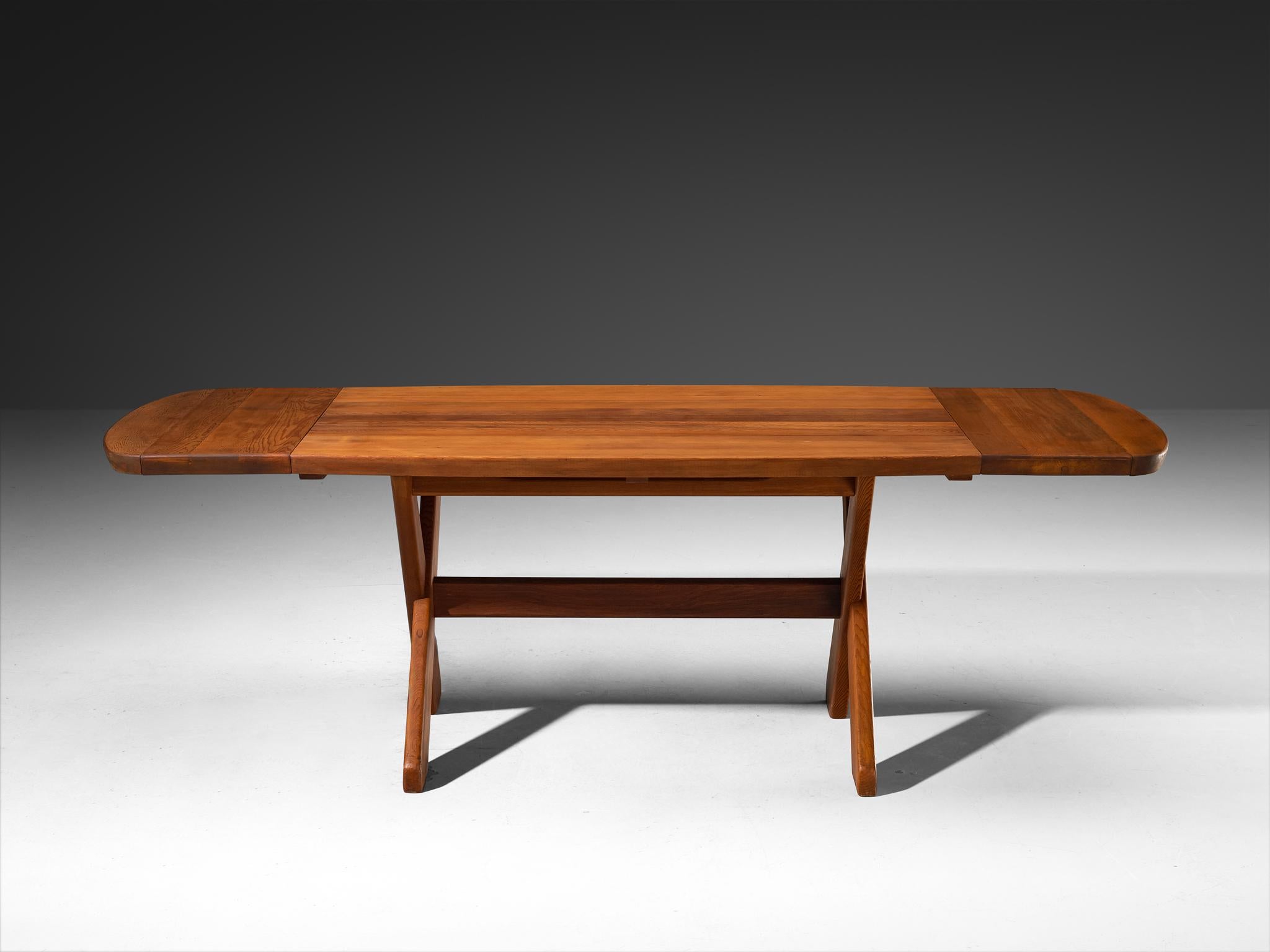 Sculptural Danish Extendable Dining Table in Oregon Pine For Sale 2