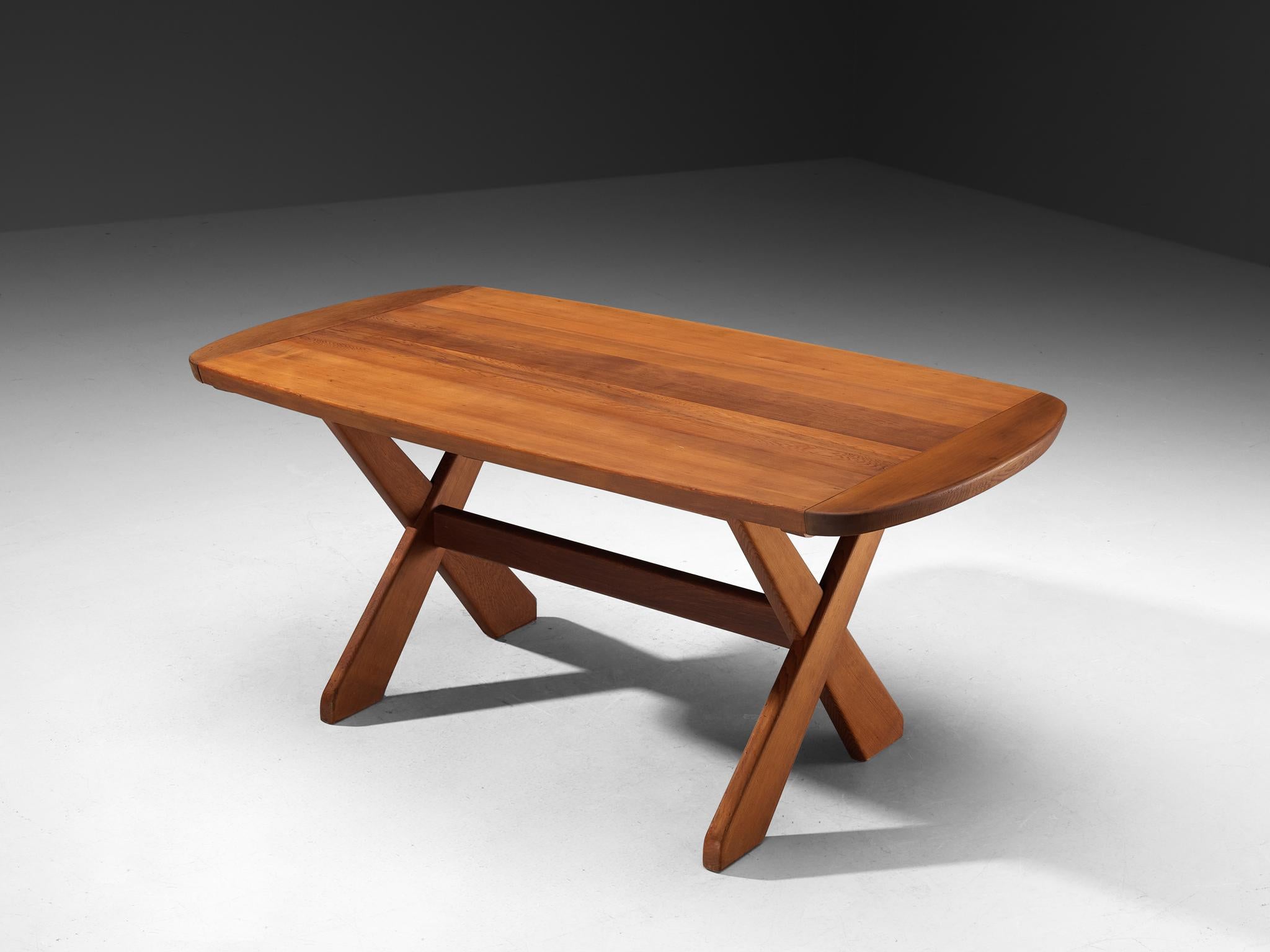 Sculptural Danish Extendable Dining Table in Oregon Pine For Sale 3