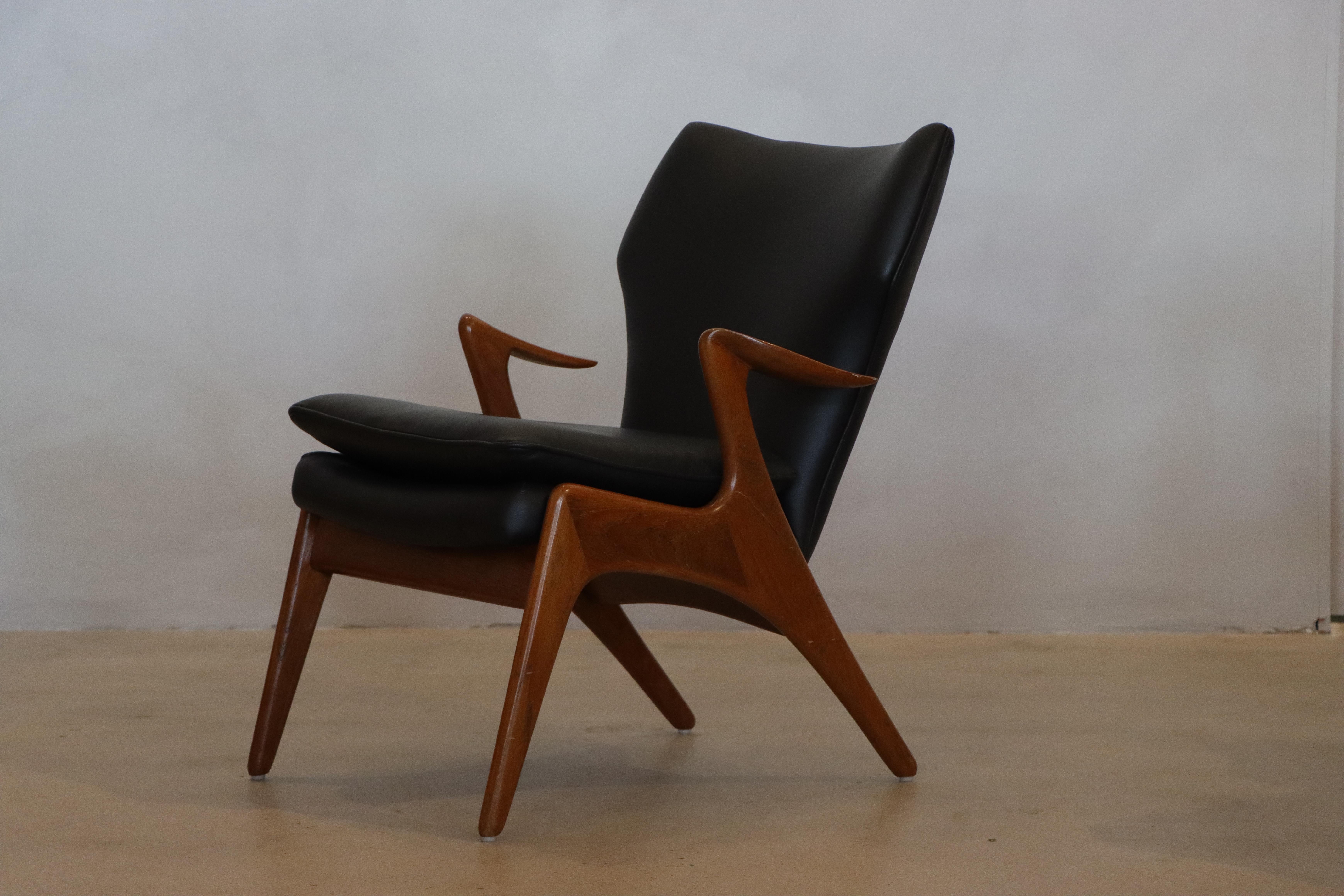 An exceptional Danish sculptural teak lounge chair by Kurt Ostervig, circa 1960s. Solid teak construction with angled back legs, winged backrest and sculpted leaf shaped floating armrests. 

Comfortable and supportive. Chair has been restored in