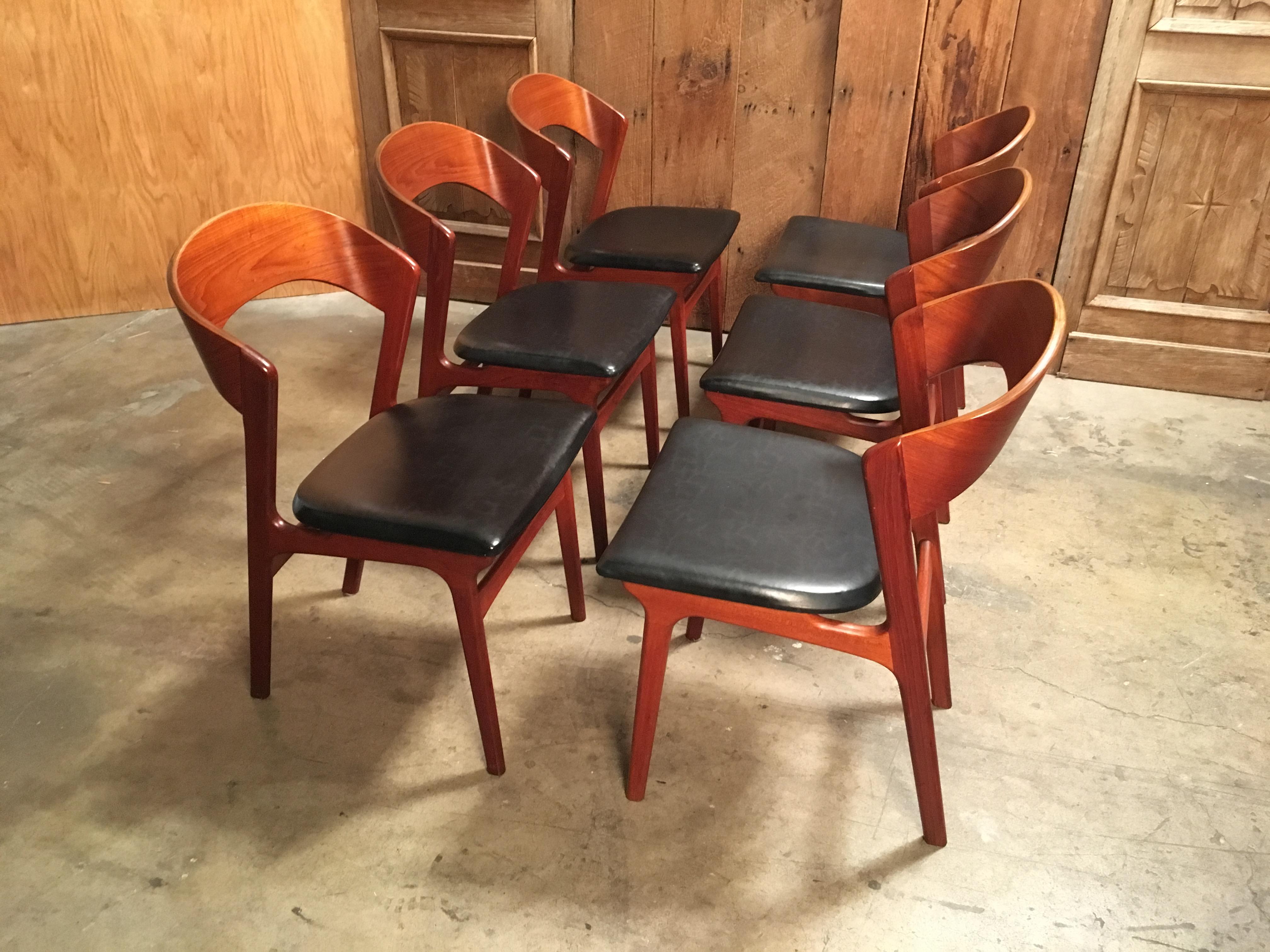 Set of six teak curved back dining chairs with original vinyl seats in the style of Kai Kristiansen very comfortable.