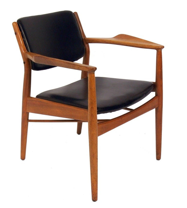 Sculptural Danish modern lounge chair, designed by Arne Vodder for Sibast, Denmark, circa 1960s. Perhaps Finn Juhl also had a hand in designing this chair, as we have only seen the angled stretchers at the bottom of this chair on Juhl designed