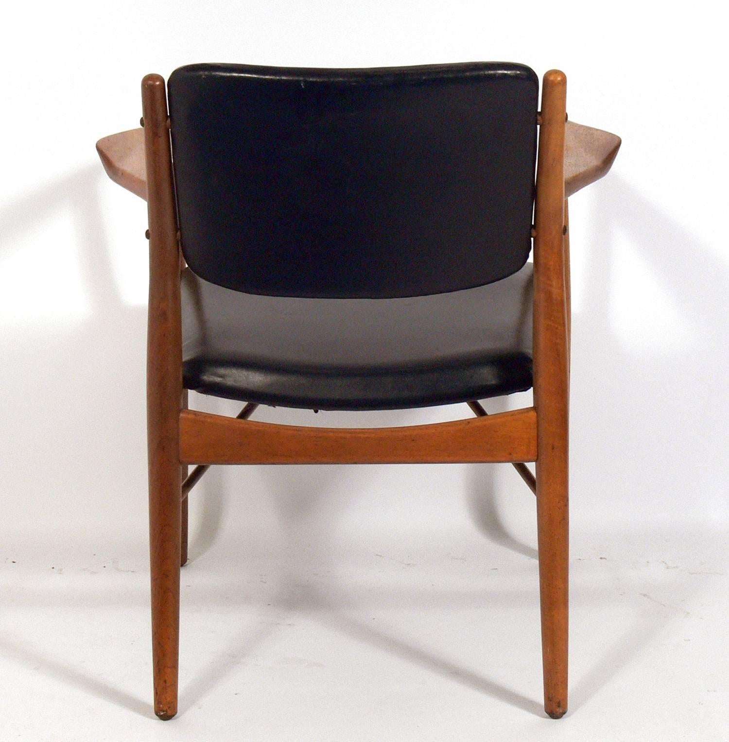 American Sculptural Danish Modern Lounge Chair by Arne Vodder