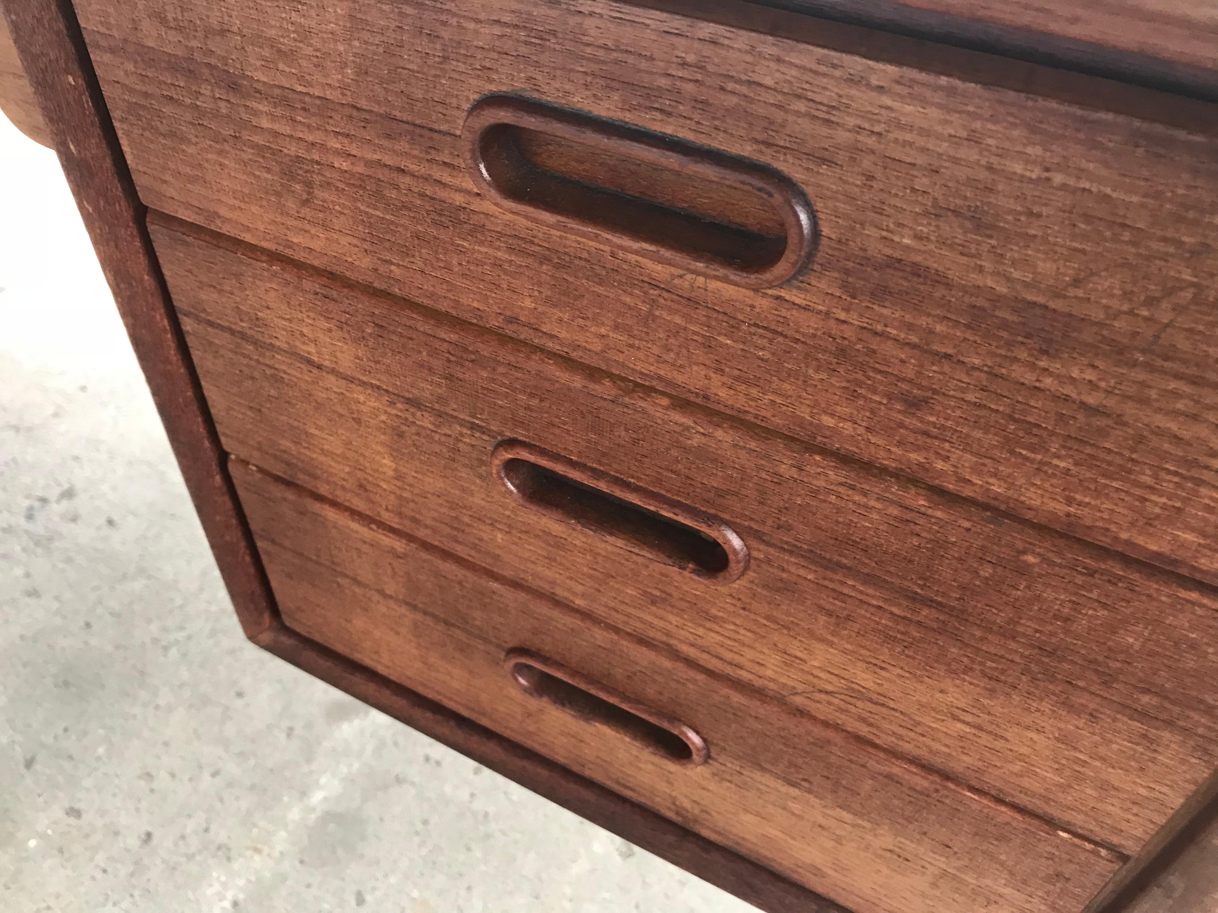 Sculptural Danish Modern Teak Desk by Svend Madsen In Good Condition In Buffalo, NY