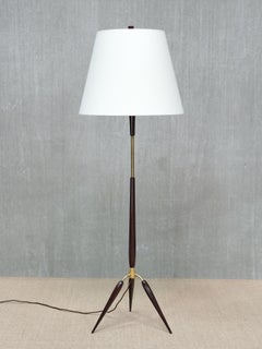 Lampada da terra scultorea danese moderna a treppiede in ottone, faggio e lino, anni '60