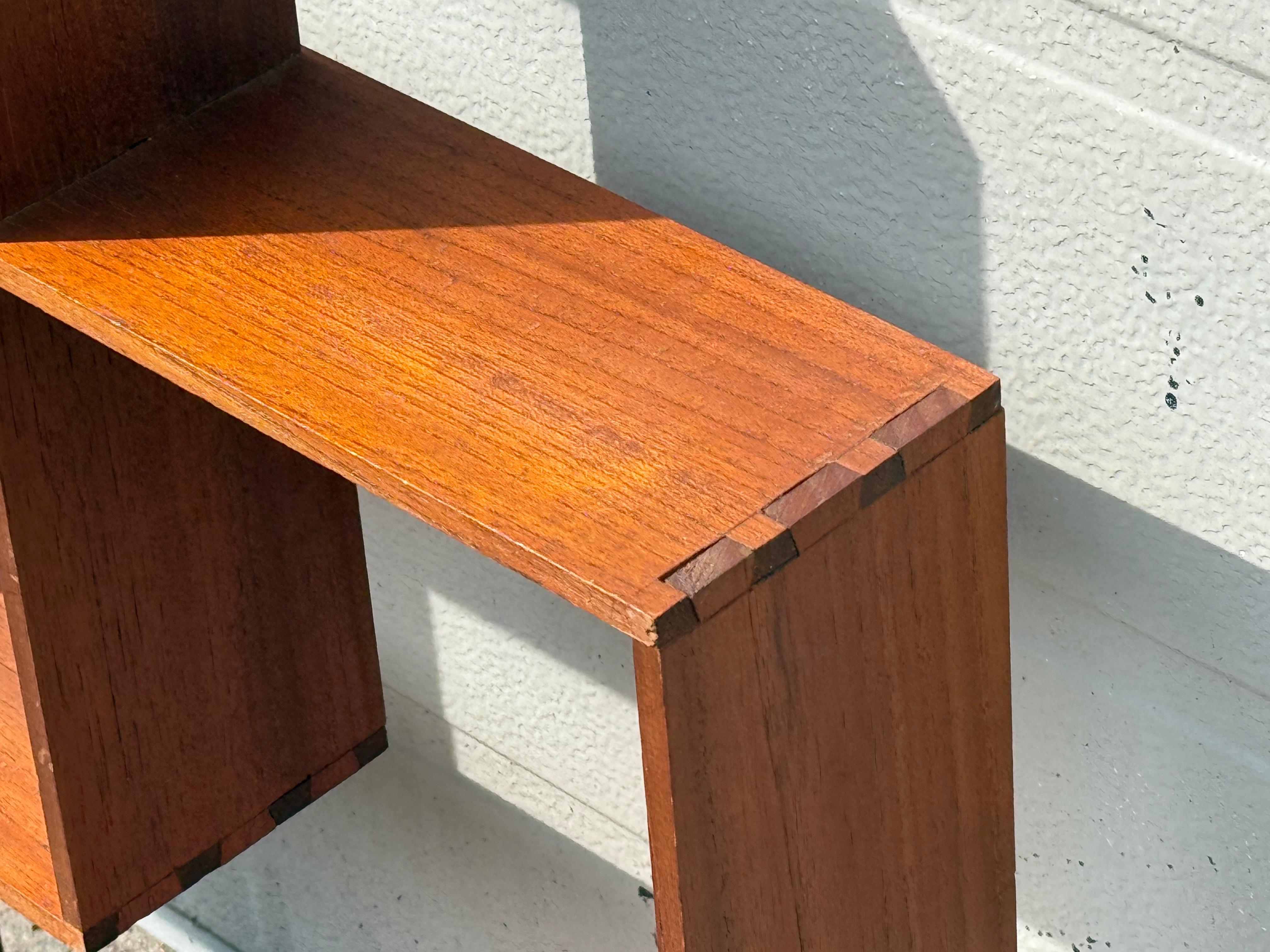 Sculptural Danish tenon jointed 1960's teak shelf In Good Condition For Sale In Copenhagen, DK