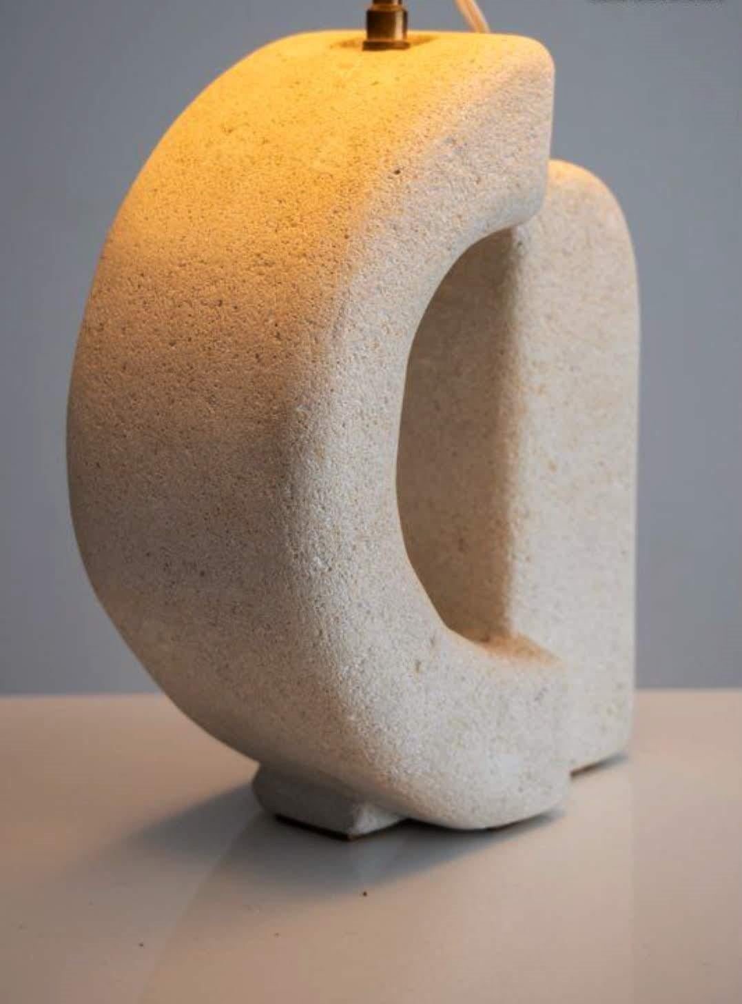 Sculptural design vintage Table Lamp in Cast Stone  Albert Tormos, France 1970 For Sale 4