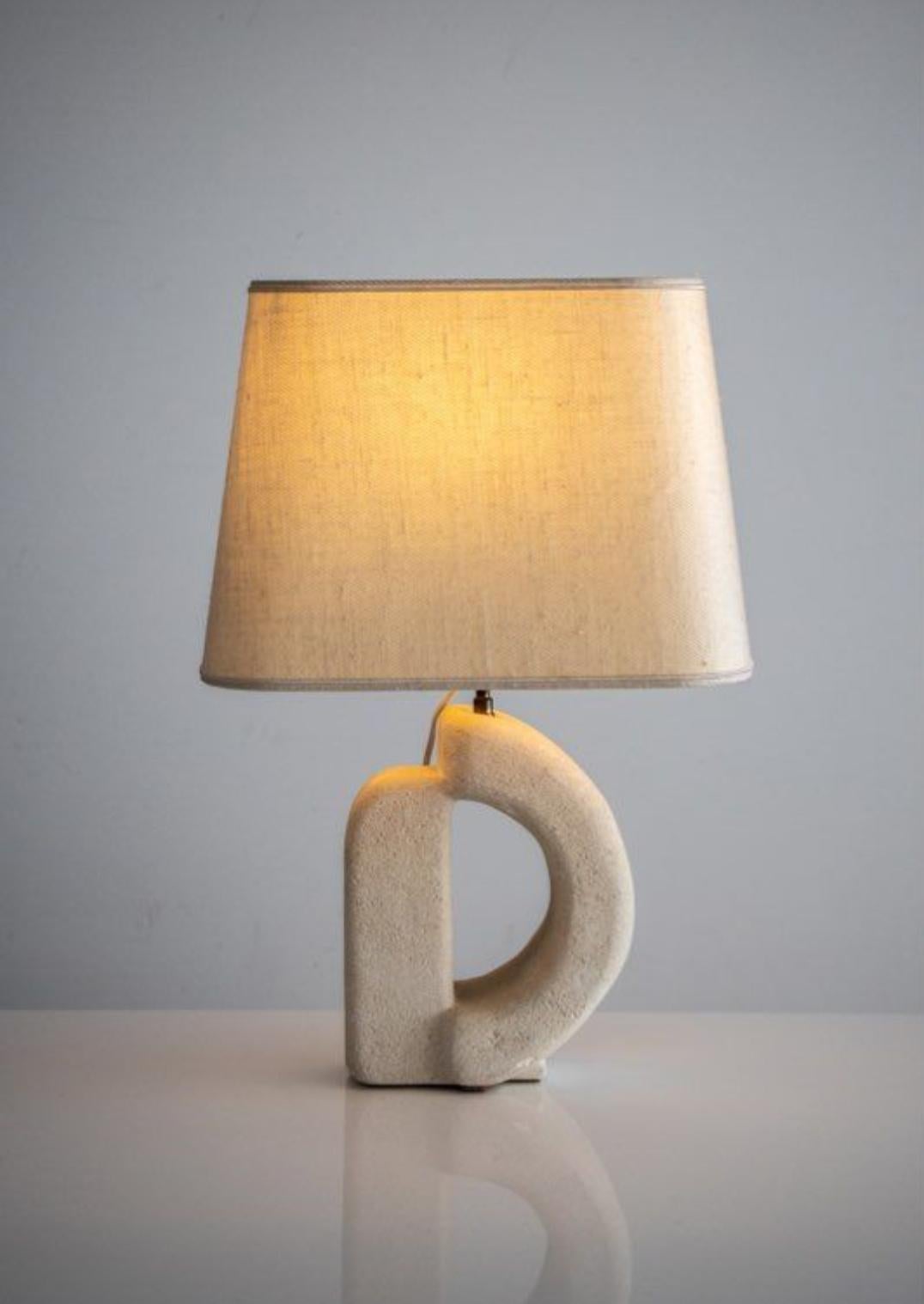 Brutalist Sculptural design vintage Table Lamp in Cast Stone  Albert Tormos, France 1970 For Sale