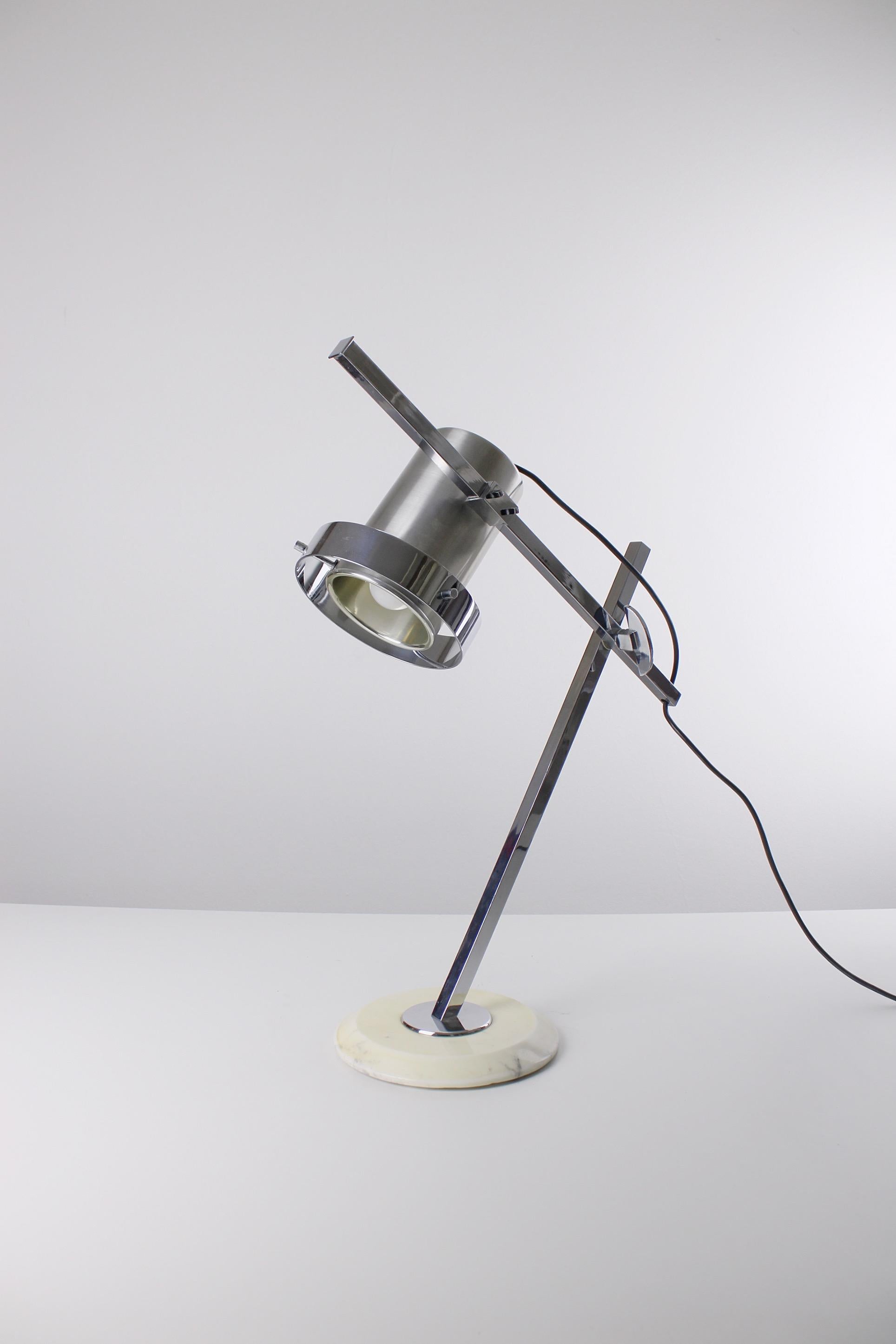 Sculptural desk lamp by Studio Caspro for F.A.P.E Milano, 1970s In Good Condition For Sale In UTRECHT, NL