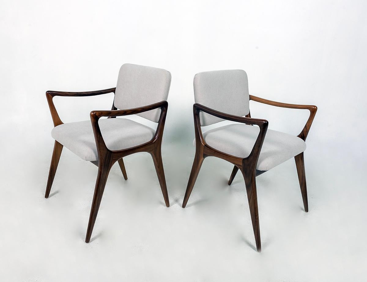 Americano Poltrone da pranzo scultoree nello stile di Gio Ponti in noce in vendita