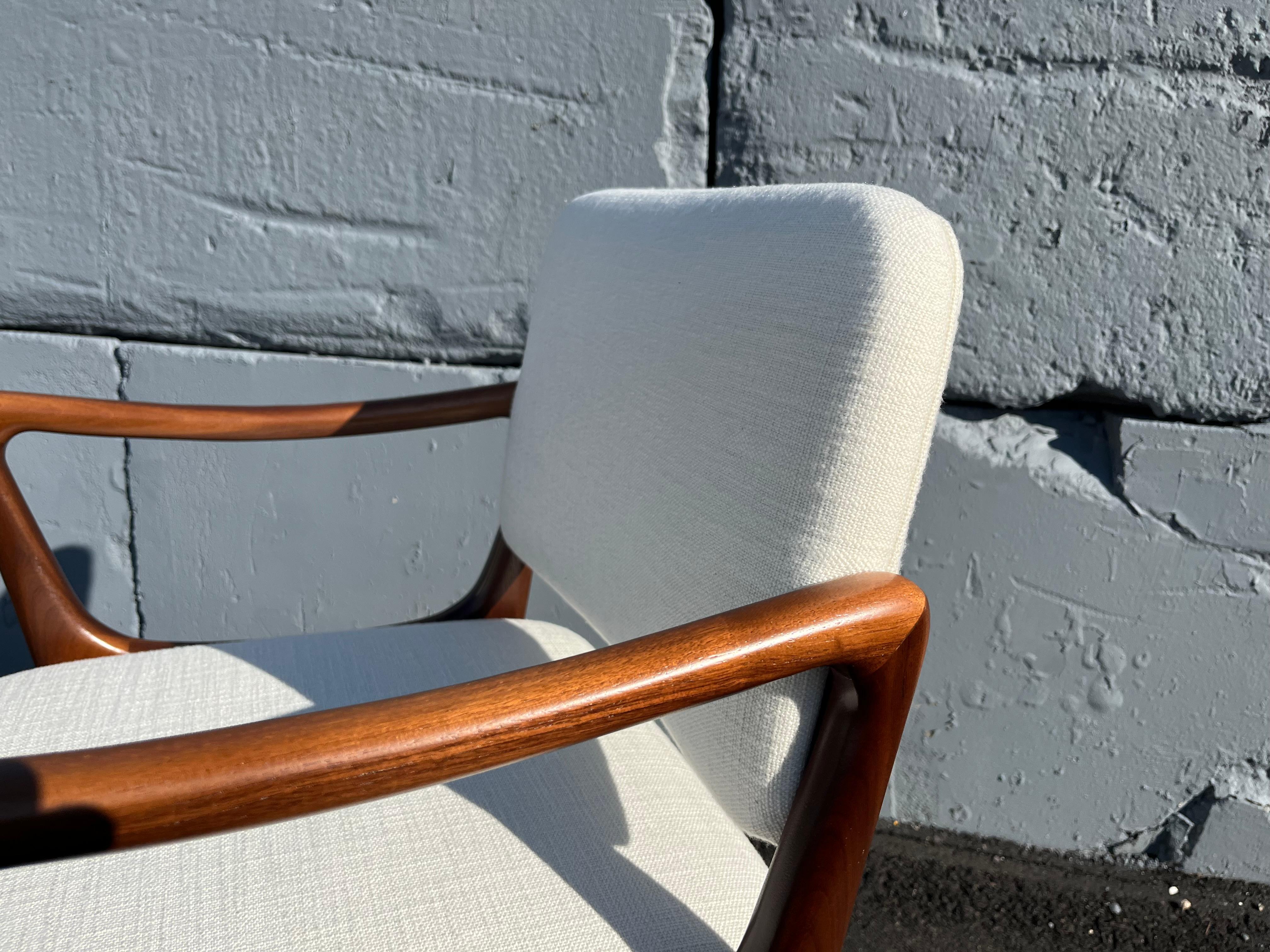 Tessuto Sculptural Dining Arm Chairs in the Style of Gio Ponti, Walnut in vendita