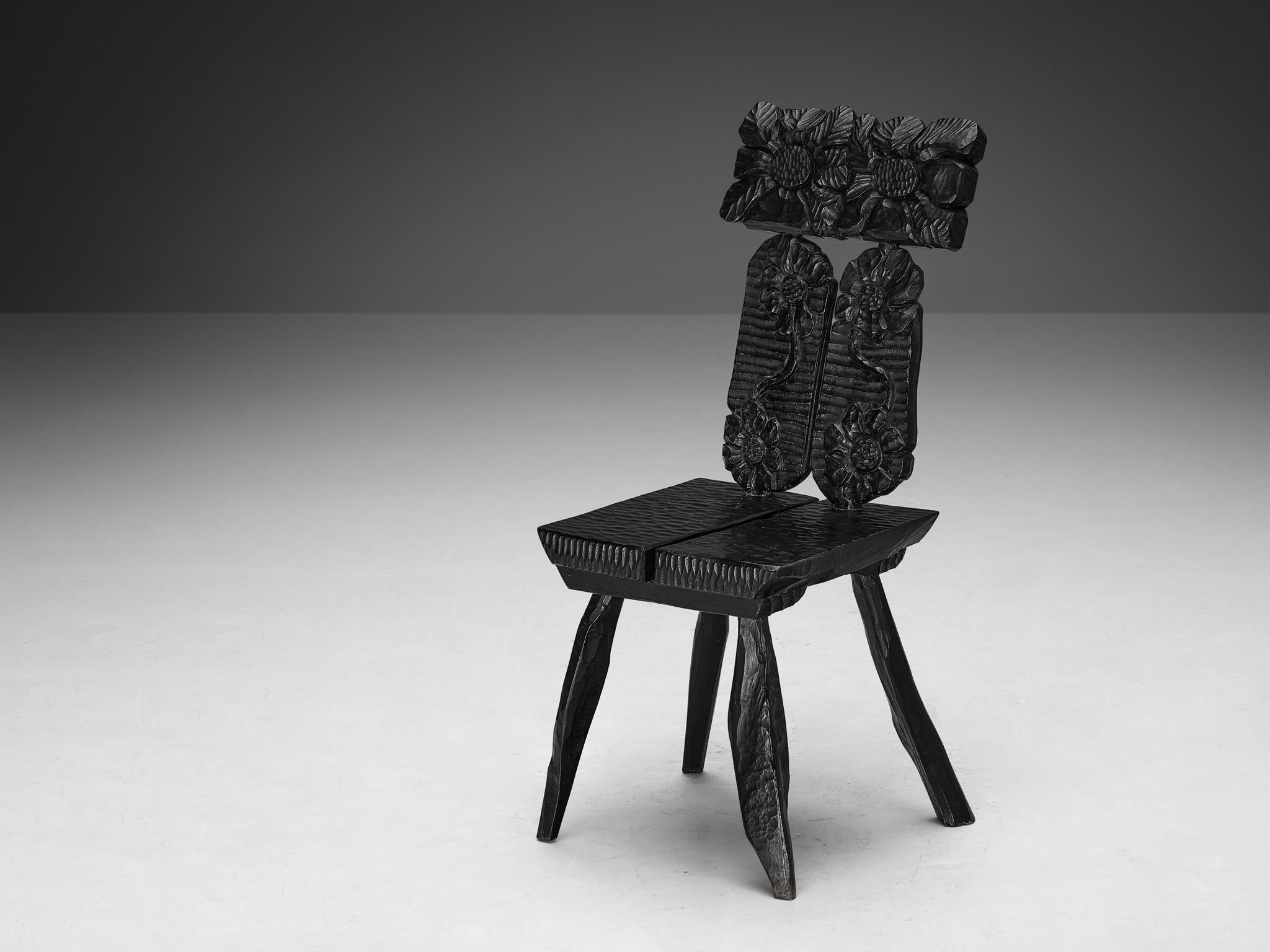 Sculptural Dining Chairs in Black Lacquered Wood with Decorative Carvings  In Good Condition For Sale In Waalwijk, NL