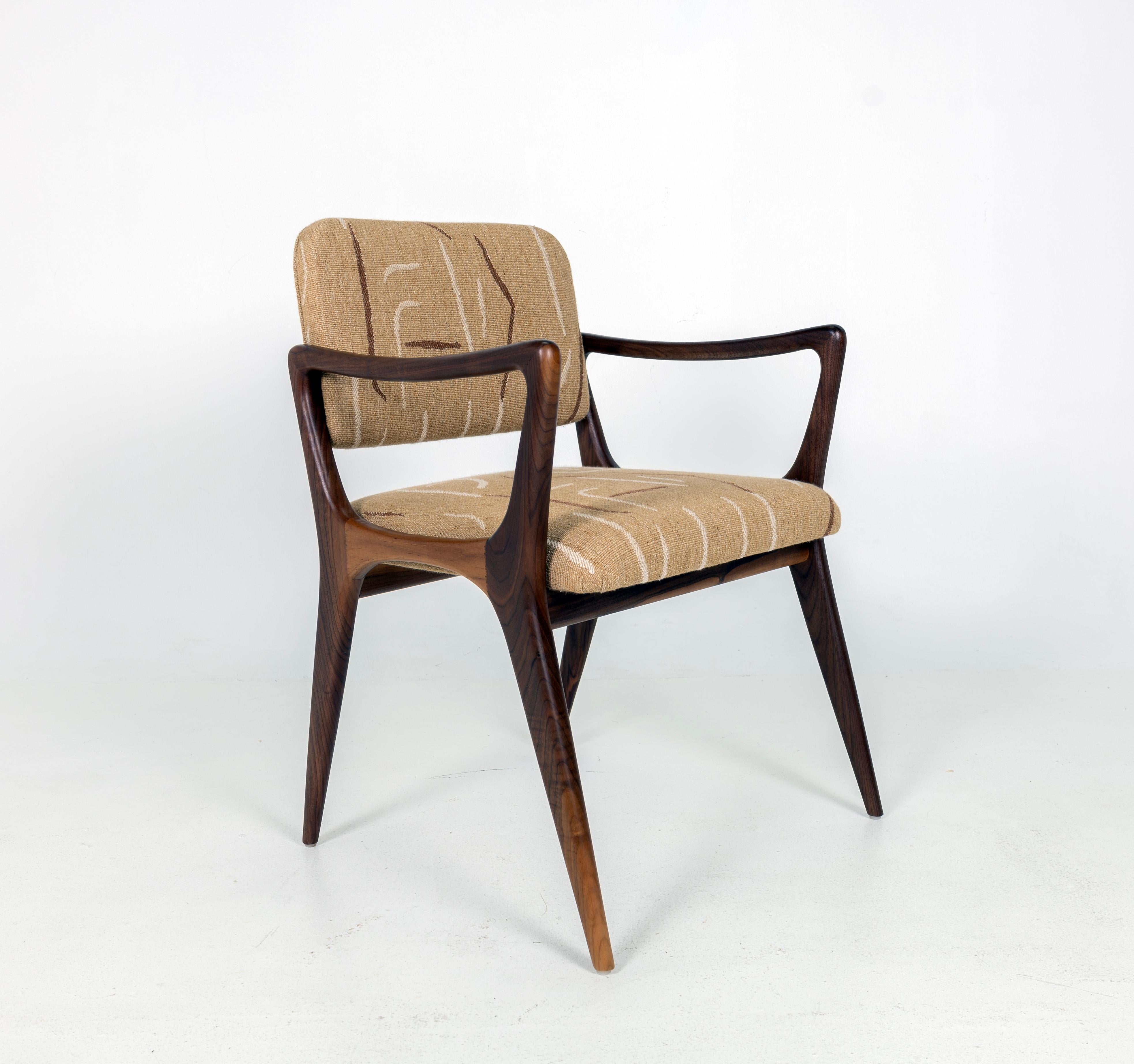 Skulpturaler Ess- oder Schreibtischstuhl aus Nussbaumholz Larsen-Stoff, Gio Ponti-Stil, Conga 1