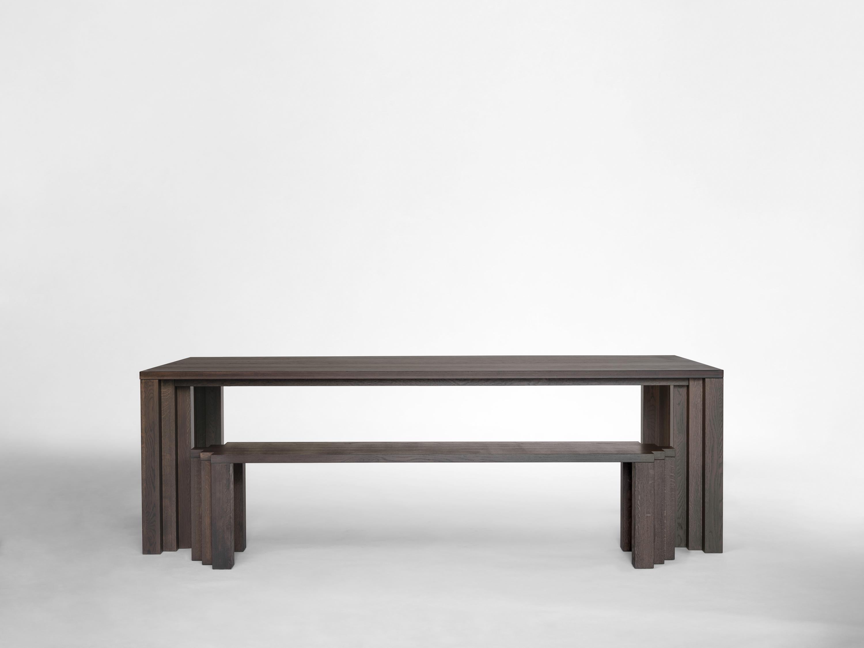 XXIe siècle et contemporain Table de salle à manger sculpturale en chêne massif clair naturel en vente