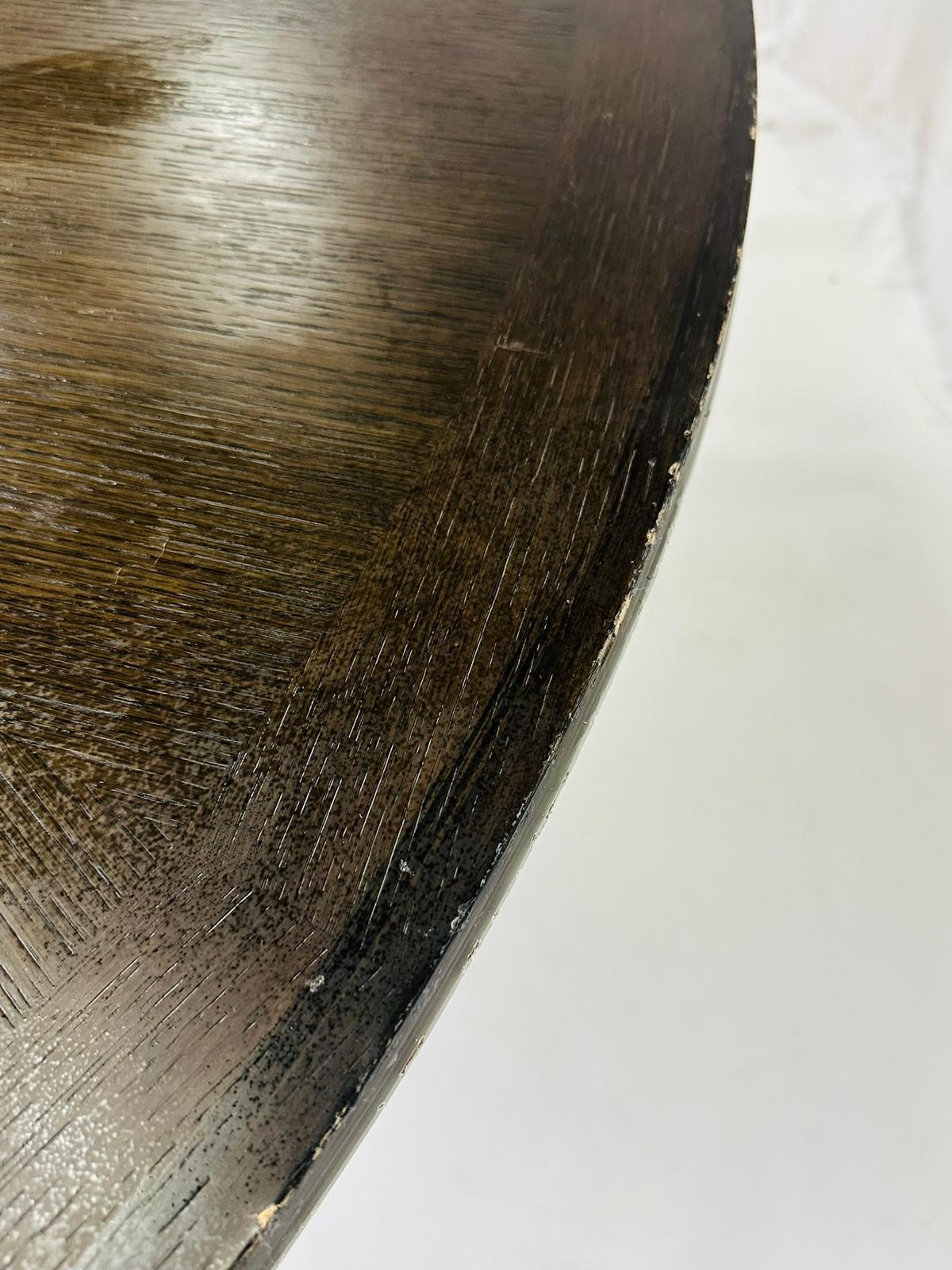 Table de salle à manger sculpturale en chêne gris en vente 3