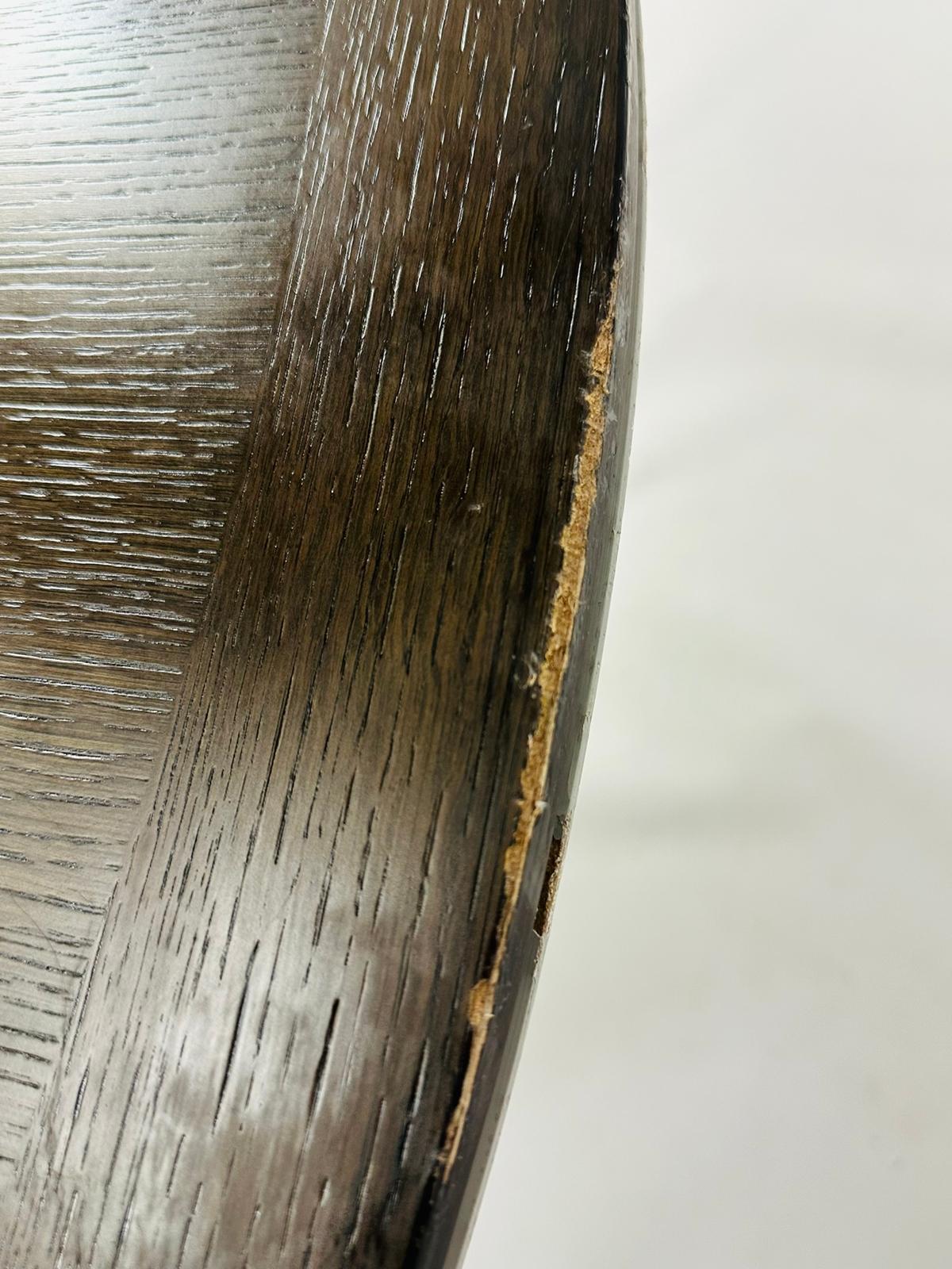 Table de salle à manger sculpturale en chêne gris en vente 4