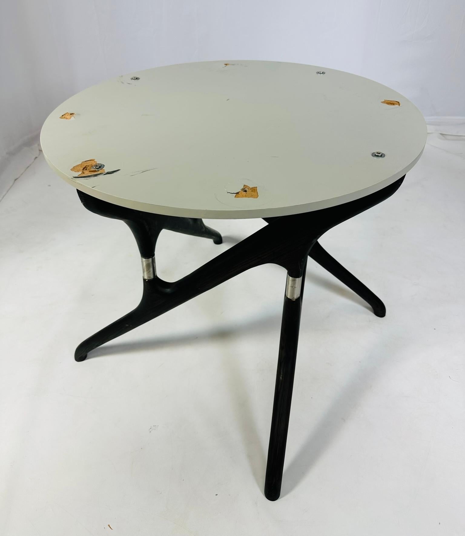 Table de salle à manger sculpturale en chêne gris en vente 6