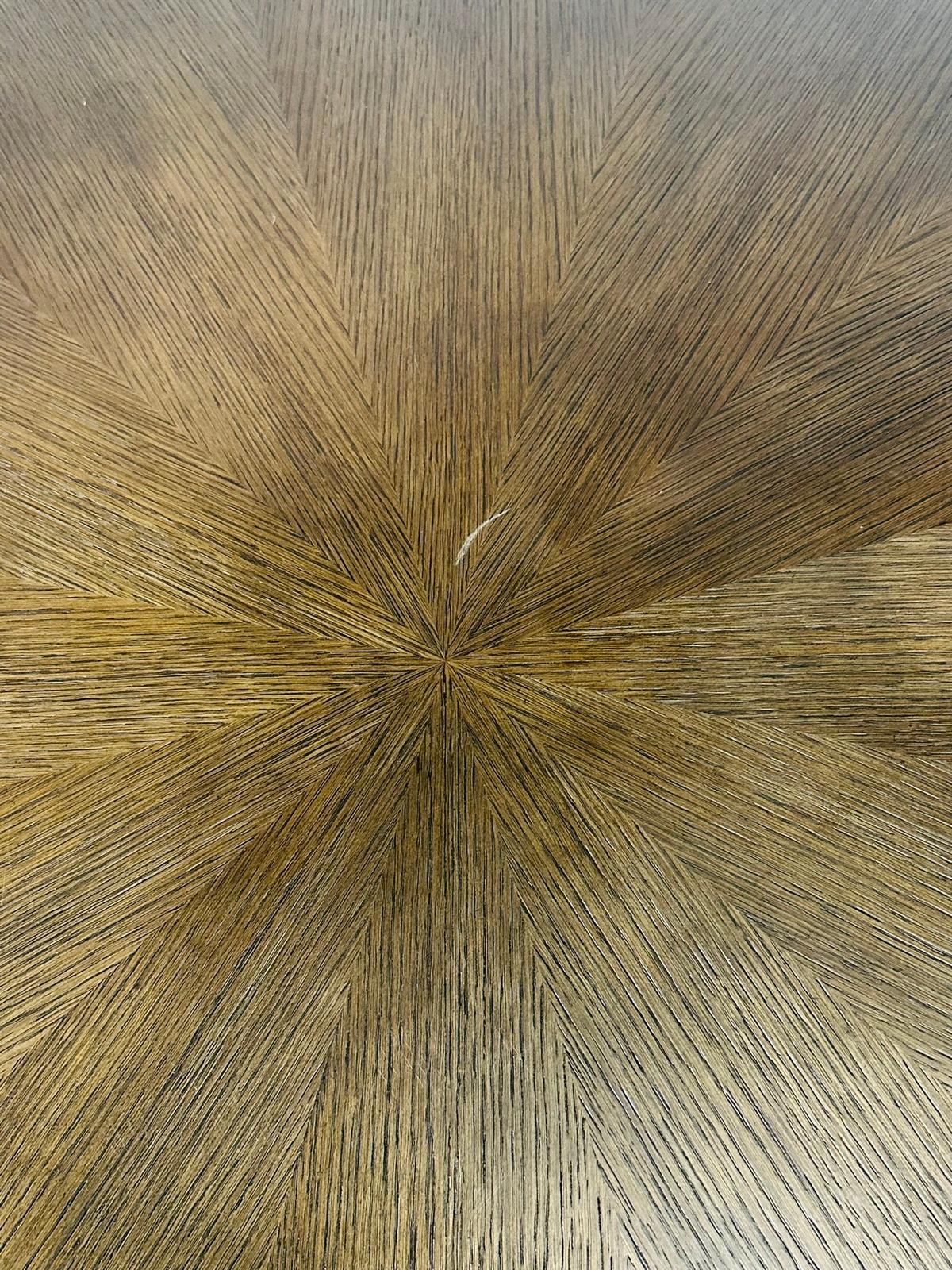 Table de salle à manger sculpturale en chêne gris en vente 2