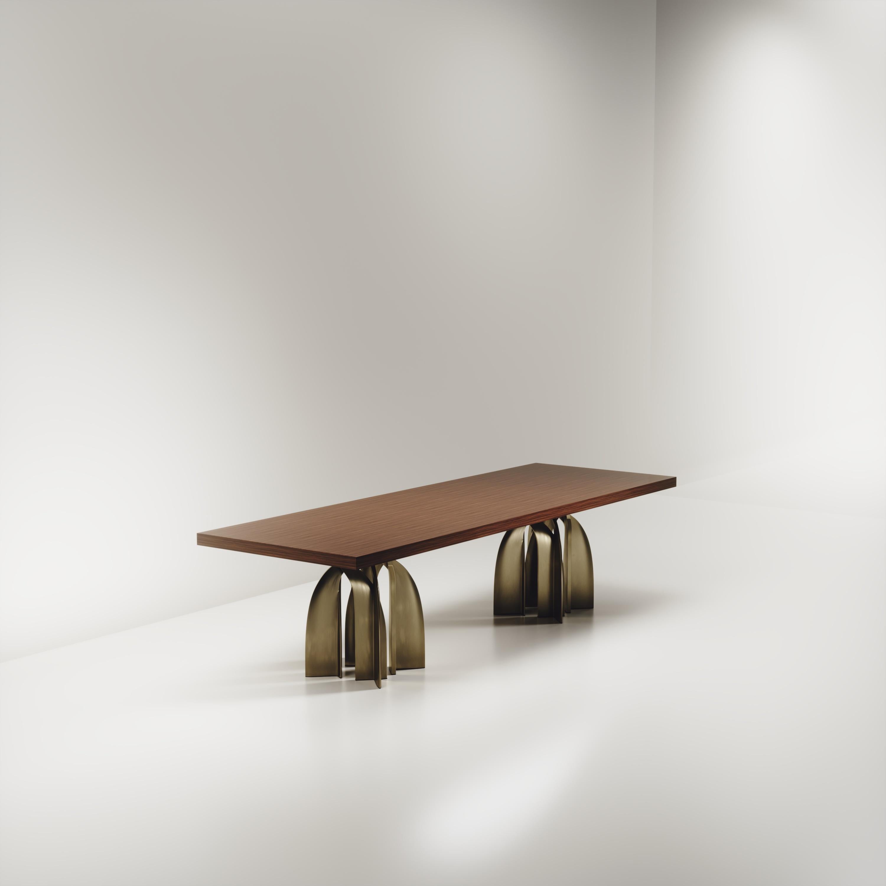 Art déco Table de salle à manger sculpturale en incrustation de macassar et laiton patiné par Kifu Paris en vente