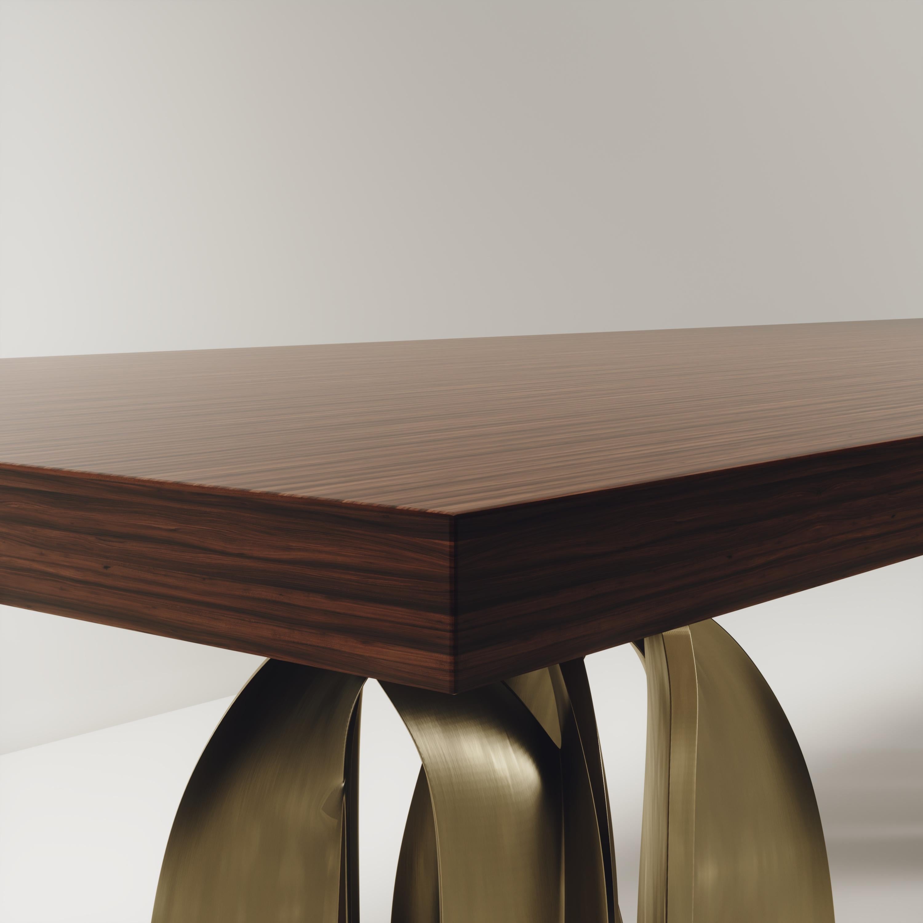 Fait main Table de salle à manger sculpturale en incrustation de macassar et laiton patiné par Kifu Paris en vente
