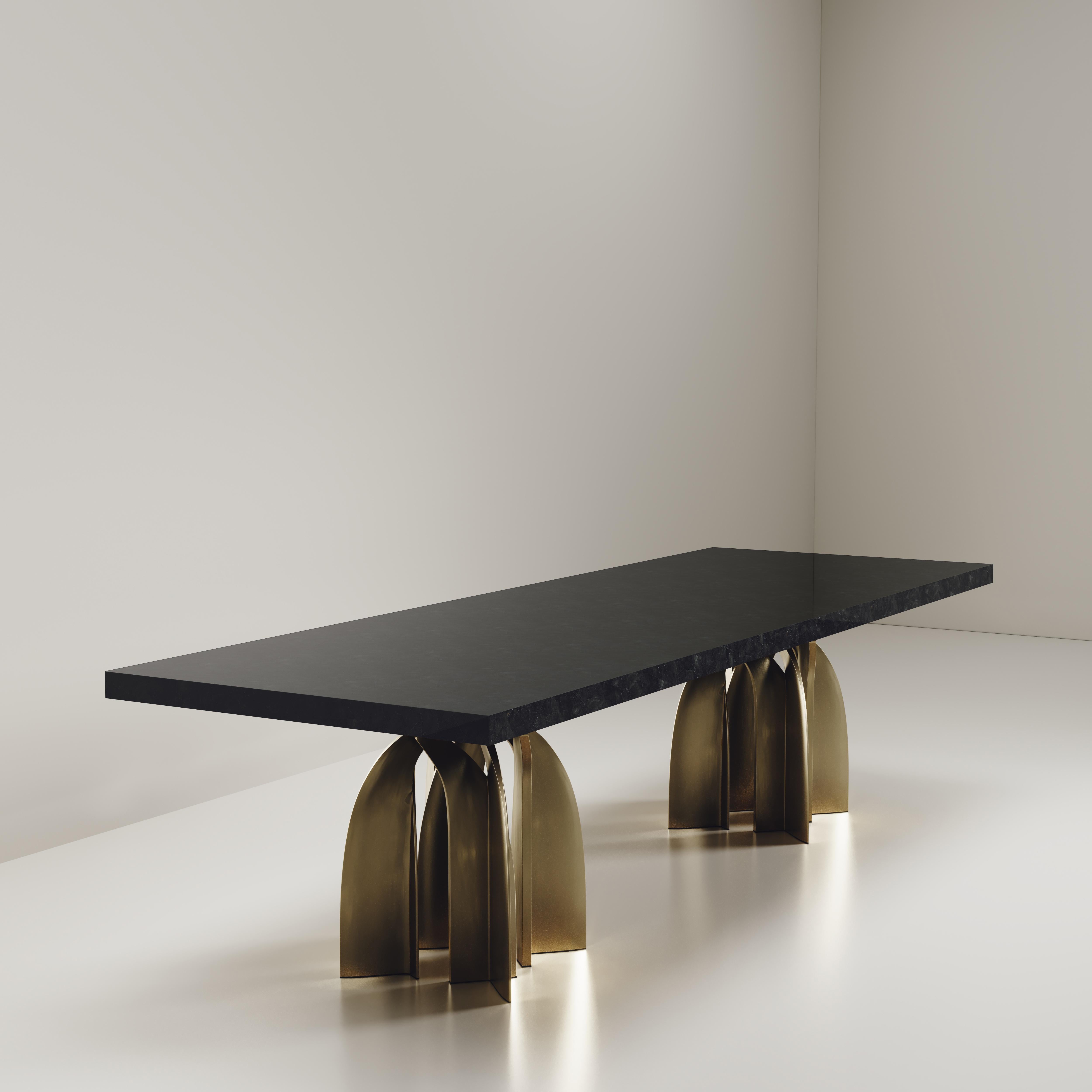 Table de salle à manger sculpturale en incrustation de macassar et laiton patiné par Kifu Paris en vente 1