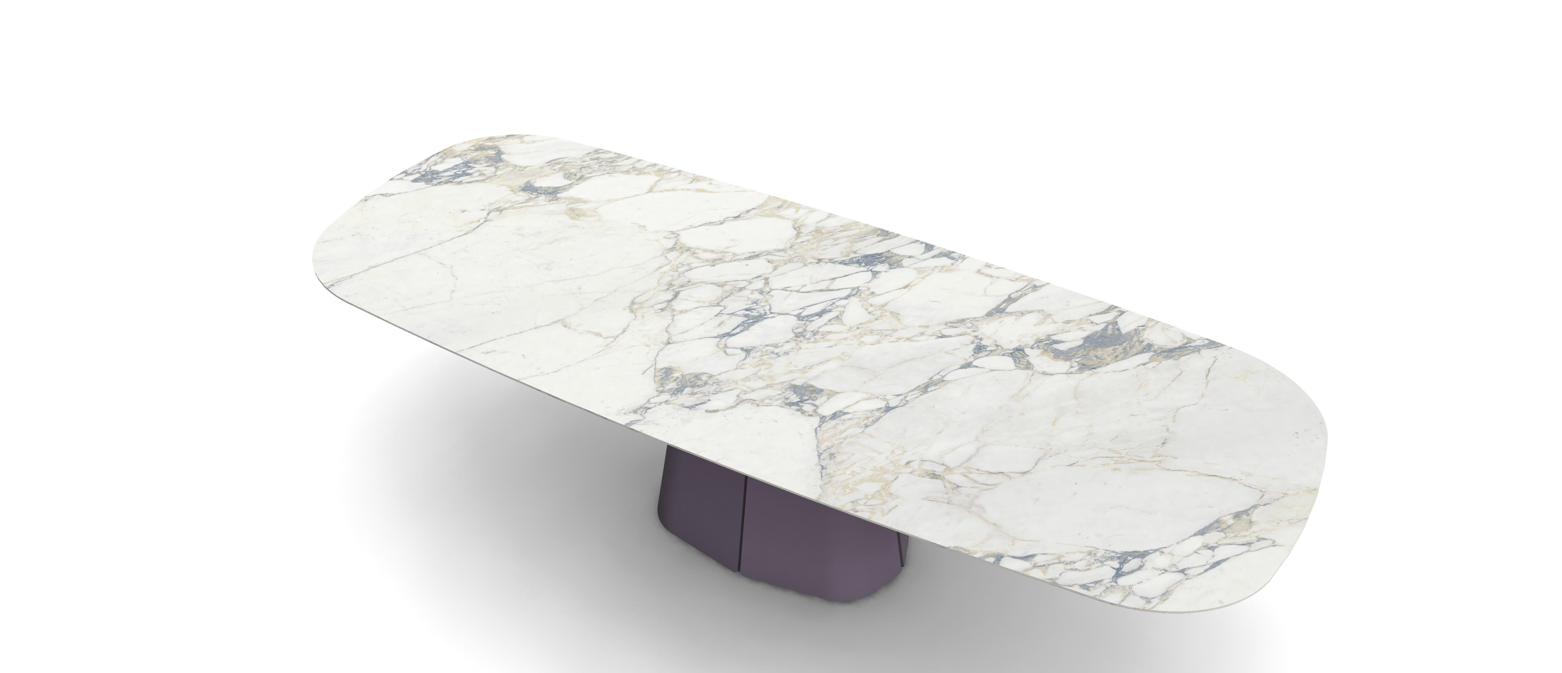 Cette table de salle à manger sculpturale est une pièce d'apparat raffinée. Elle présente un plateau rectangulaire aux contours doux reposant sur un socle audacieux et effilé. Fabriquée dans un riche noyer, la table présente une veinure continue et