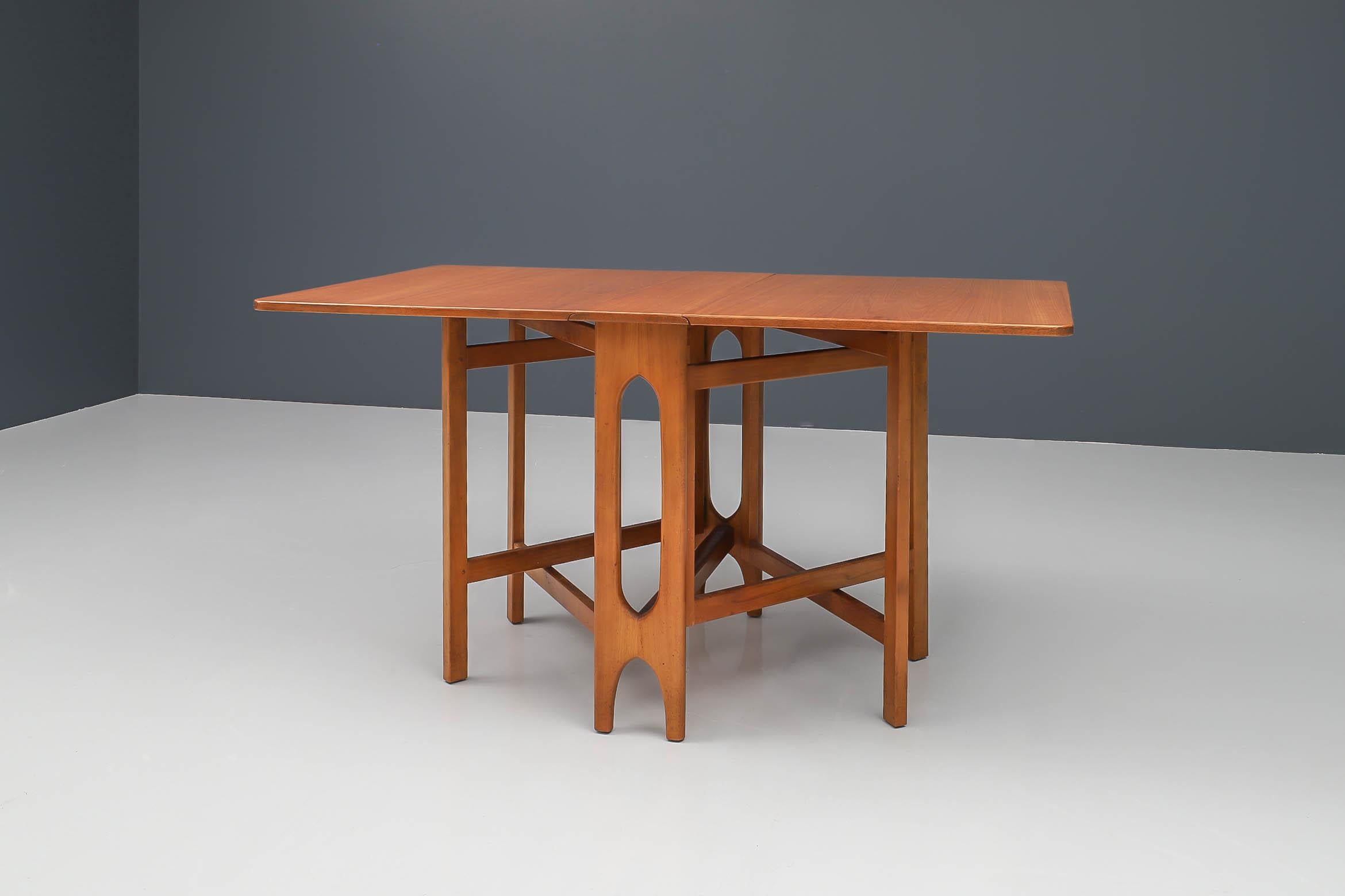 Clever dining table with interesting base that folds out to let the drop-leaves rest on. Nice geometrical shapes and made with a lot of care and precision. Very practical design and perfectly suitable for smaller houses in larger city's. The colour