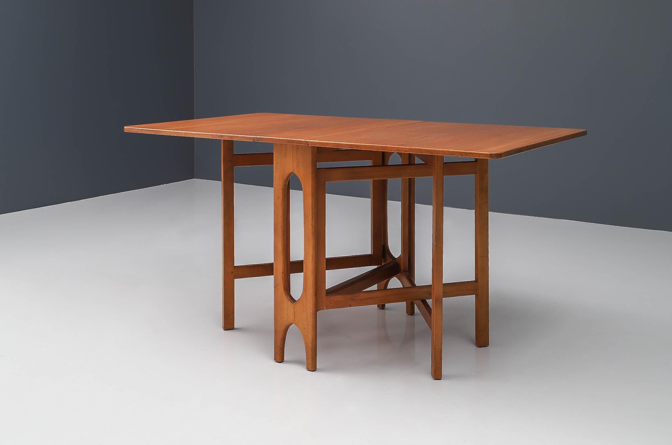 Mid-Century Modern Sculptural Dining Table with Two Drop Leaves in Teak, Denmark, 1960's For Sale
