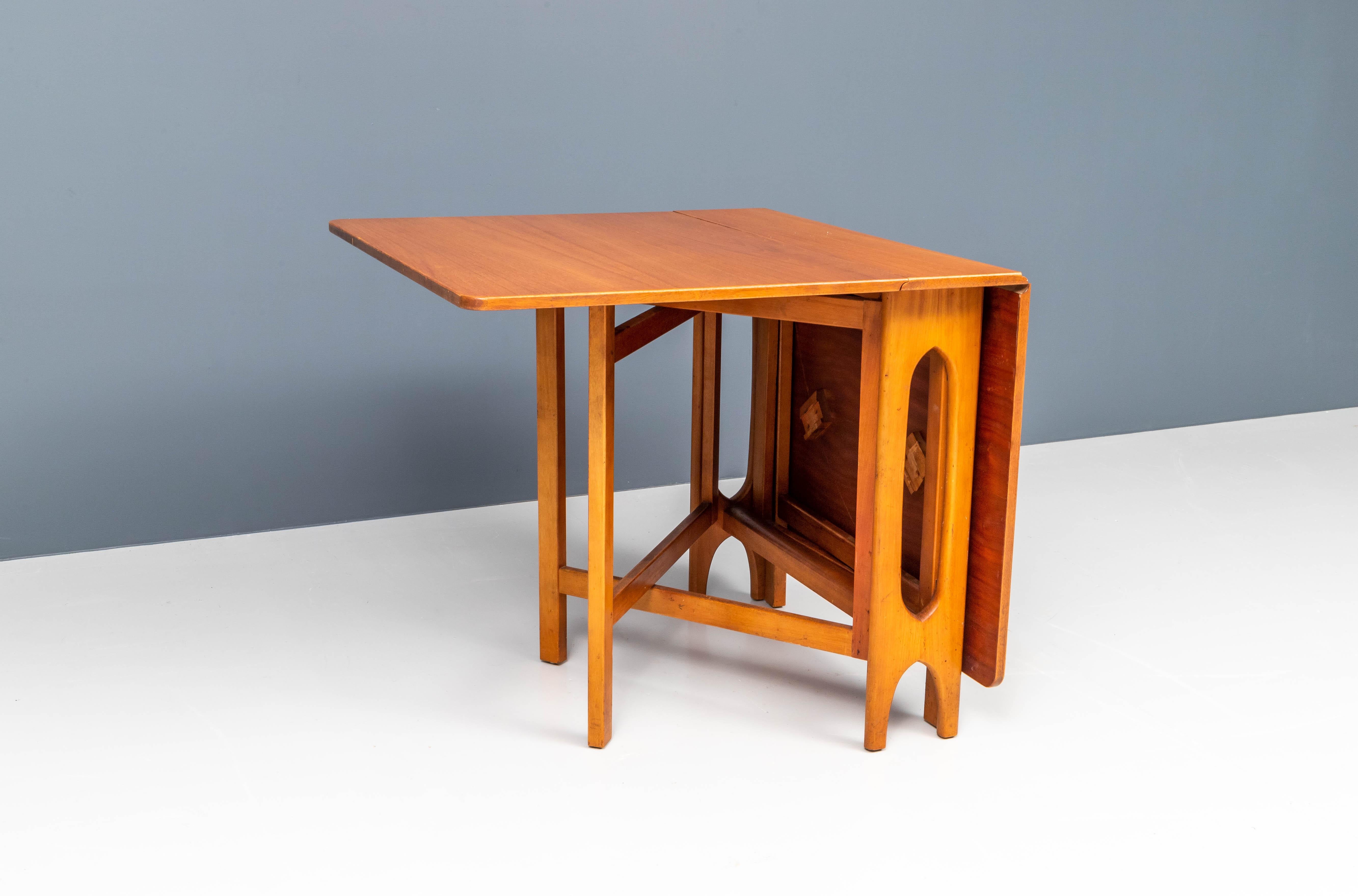 Danish Sculptural Dining Table with Two Drop Leaves in Teak, Denmark, 1960's For Sale