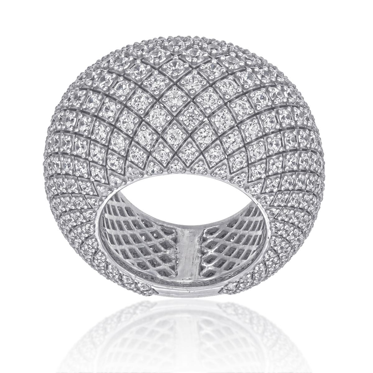 Skulpturaler Dome-Ring aus 18 Karat Weißgold mit 5,60 Karat runden Brillanten (Zeitgenössisch) im Angebot