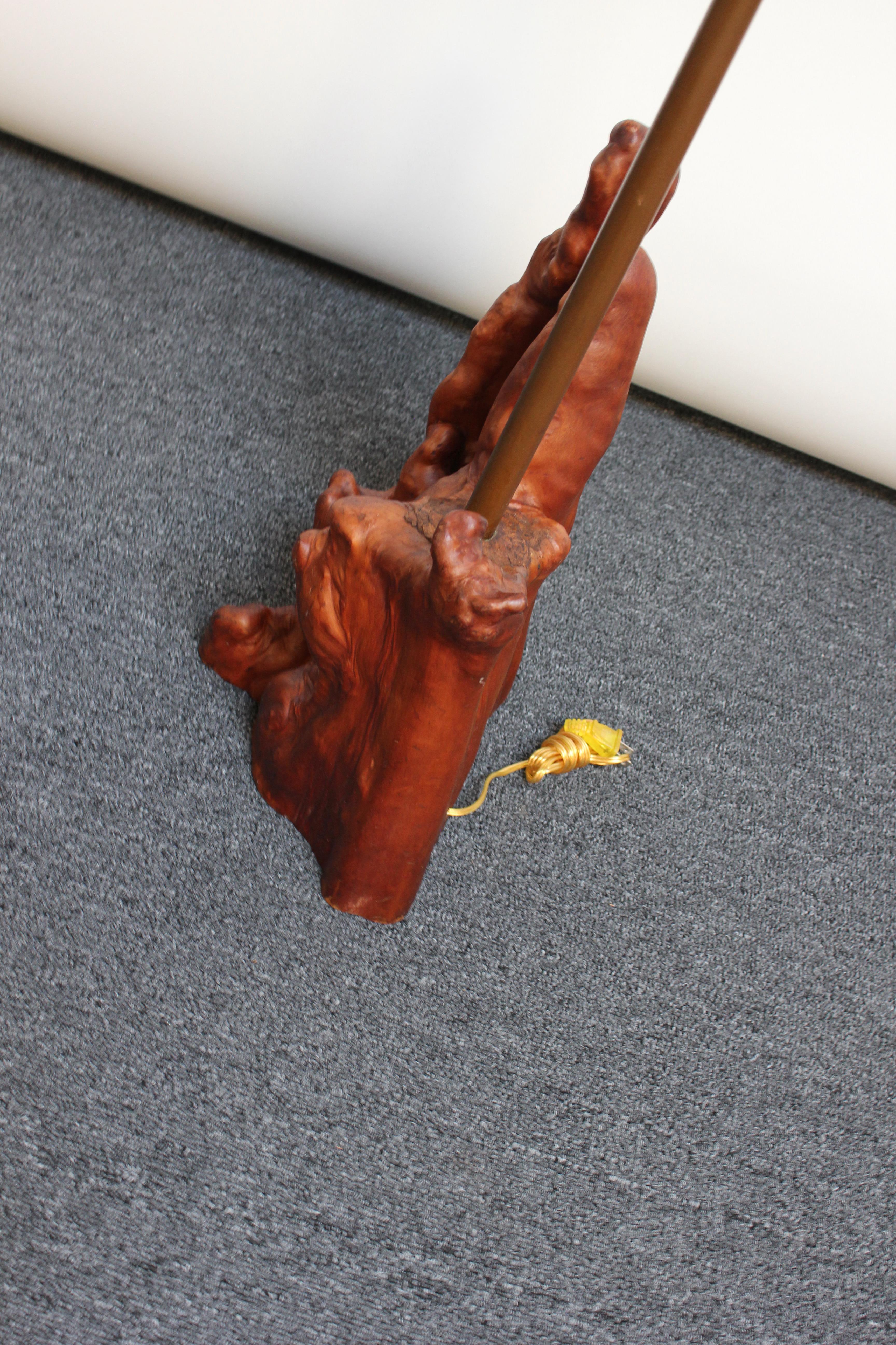 Lampadaire sculptural en bois flotté et laiton en vente 2