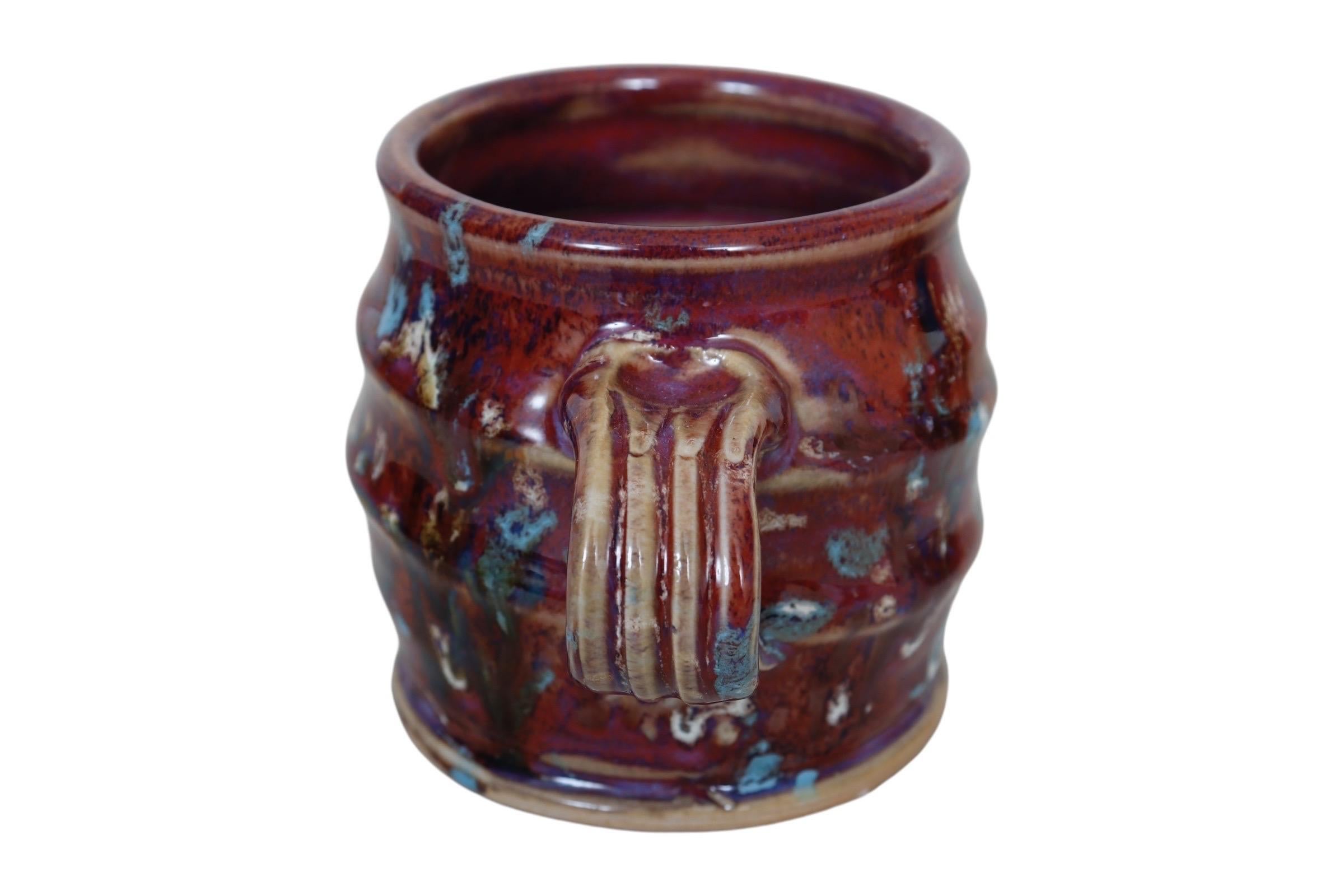 Américain Mugs sculpturaux à glaçure goutte à goutte - une paire en vente