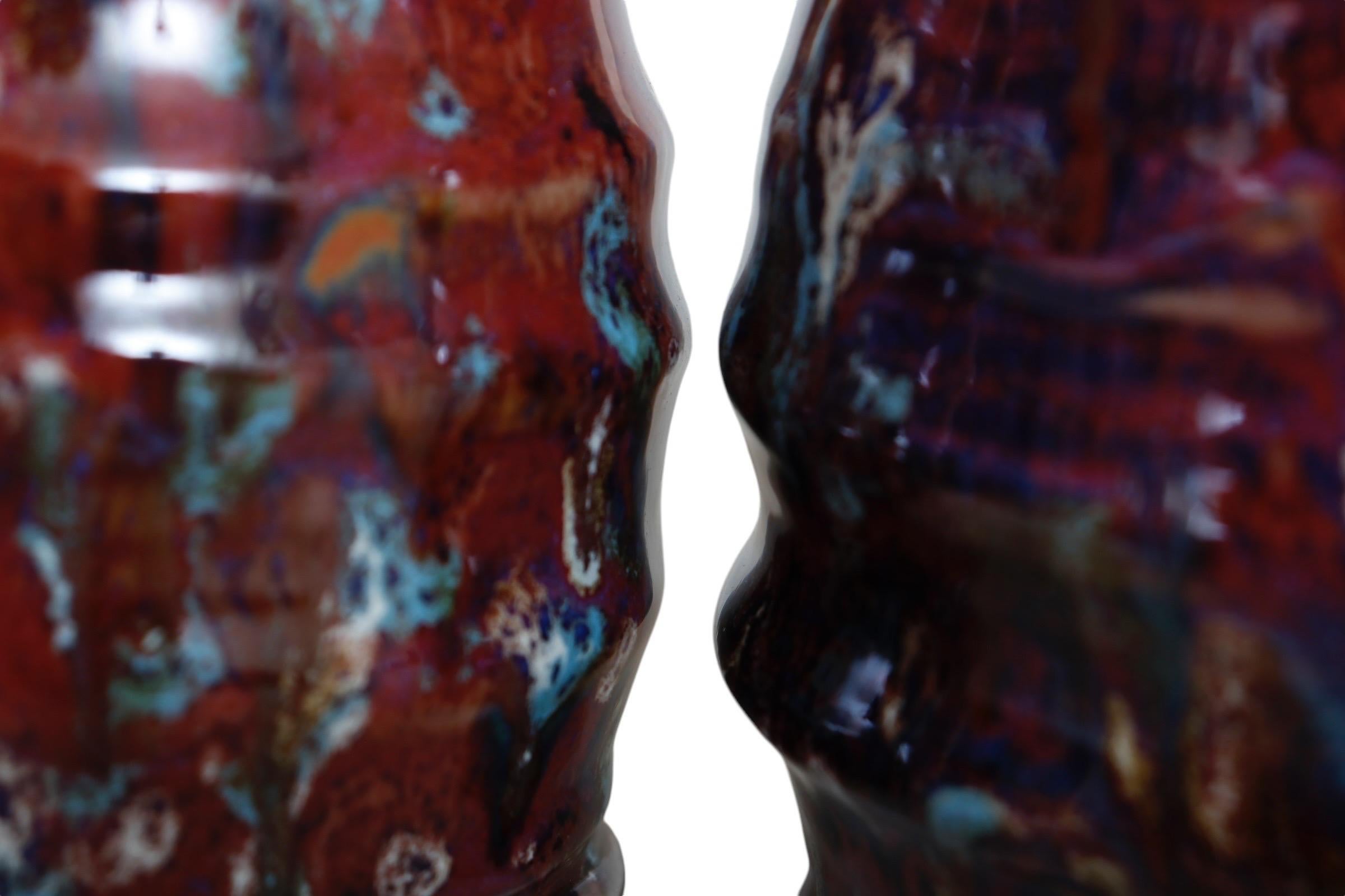 XXIe siècle et contemporain Mugs sculpturaux à glaçure goutte à goutte - une paire en vente