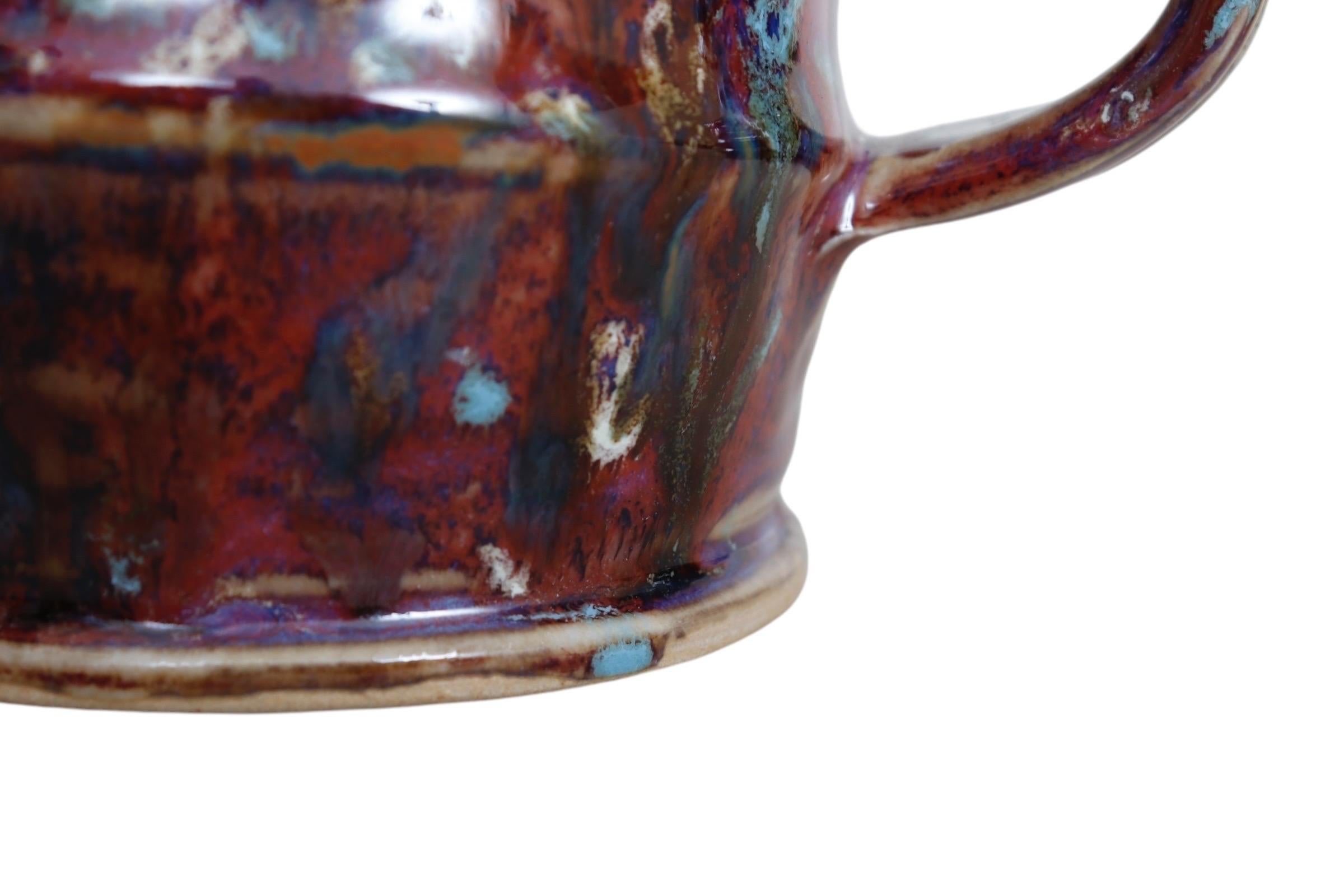Grès Mugs sculpturaux à glaçure goutte à goutte - une paire en vente