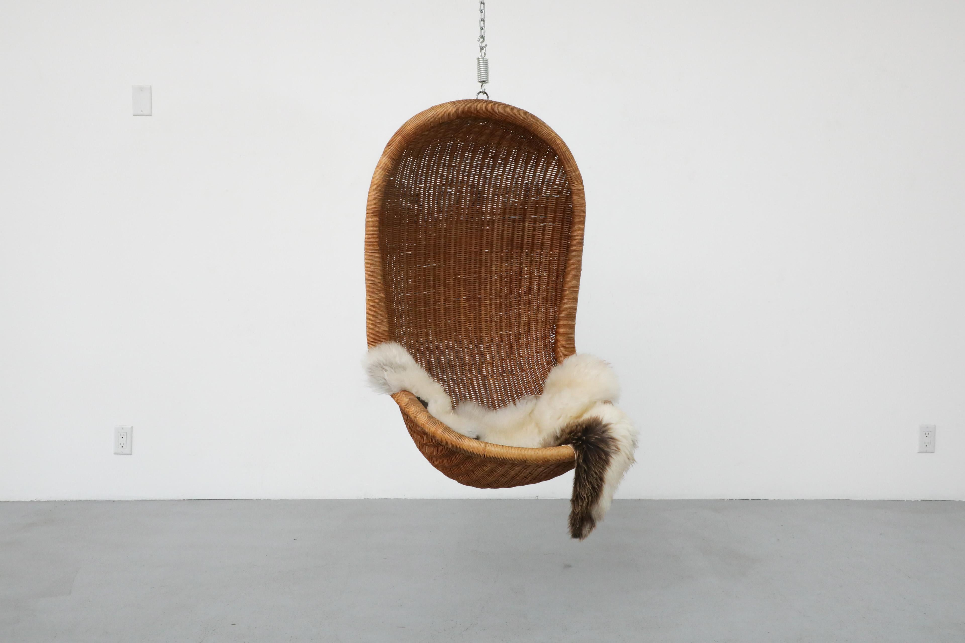 Beautiful, Dutch Mid-Century Dutch hand bent and woven rattan free-hanging scooping basket chair by Gebr. Jonkers, 1962. Inspired by the classic 'Egg' chair by iconic Danish designer Nanna Ditzel, this piece is a fun and stylish seating option for