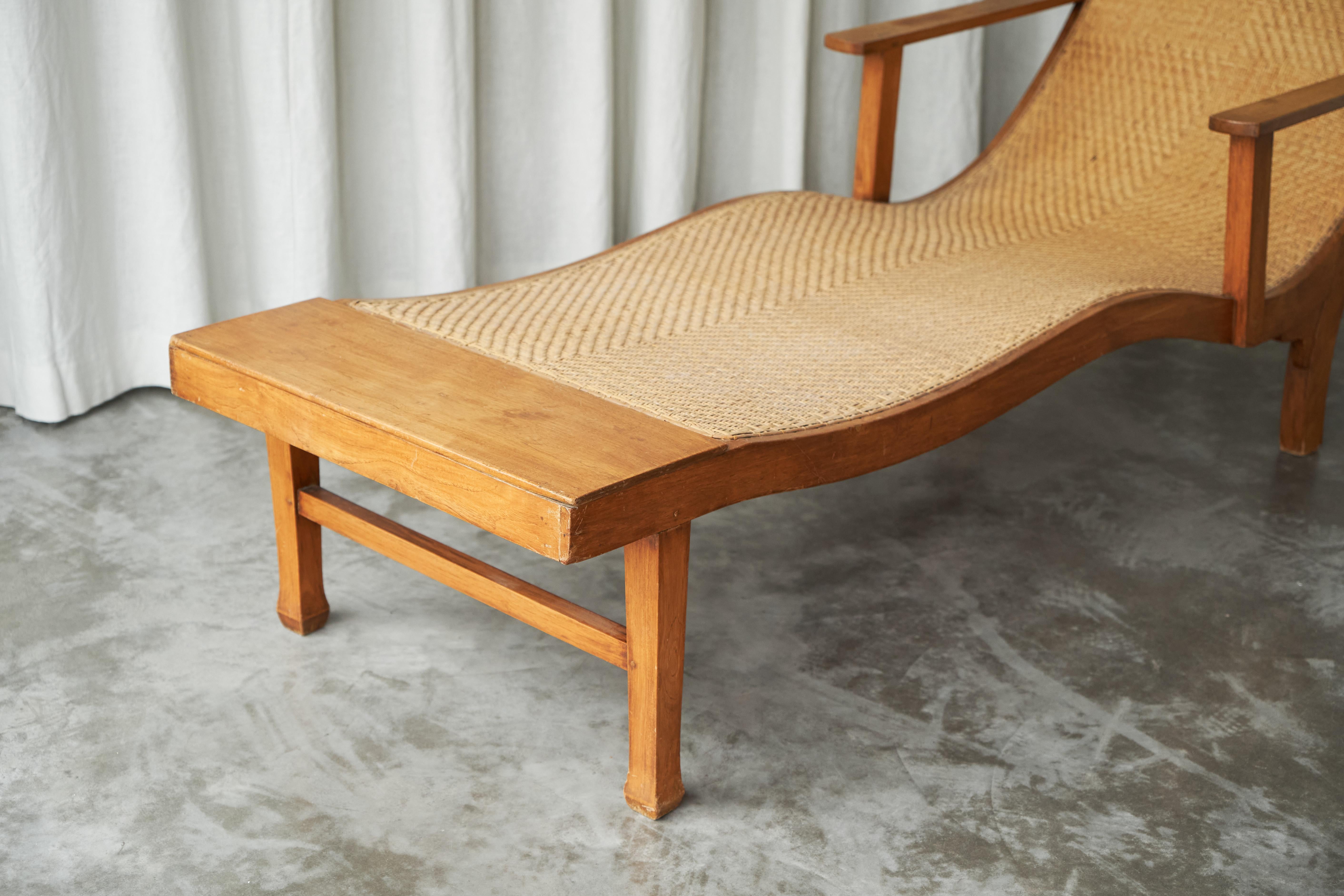 Sculptural Early Dutch Colonial Chaise Longue in Wood and Hand Woven Cane 1920s 6