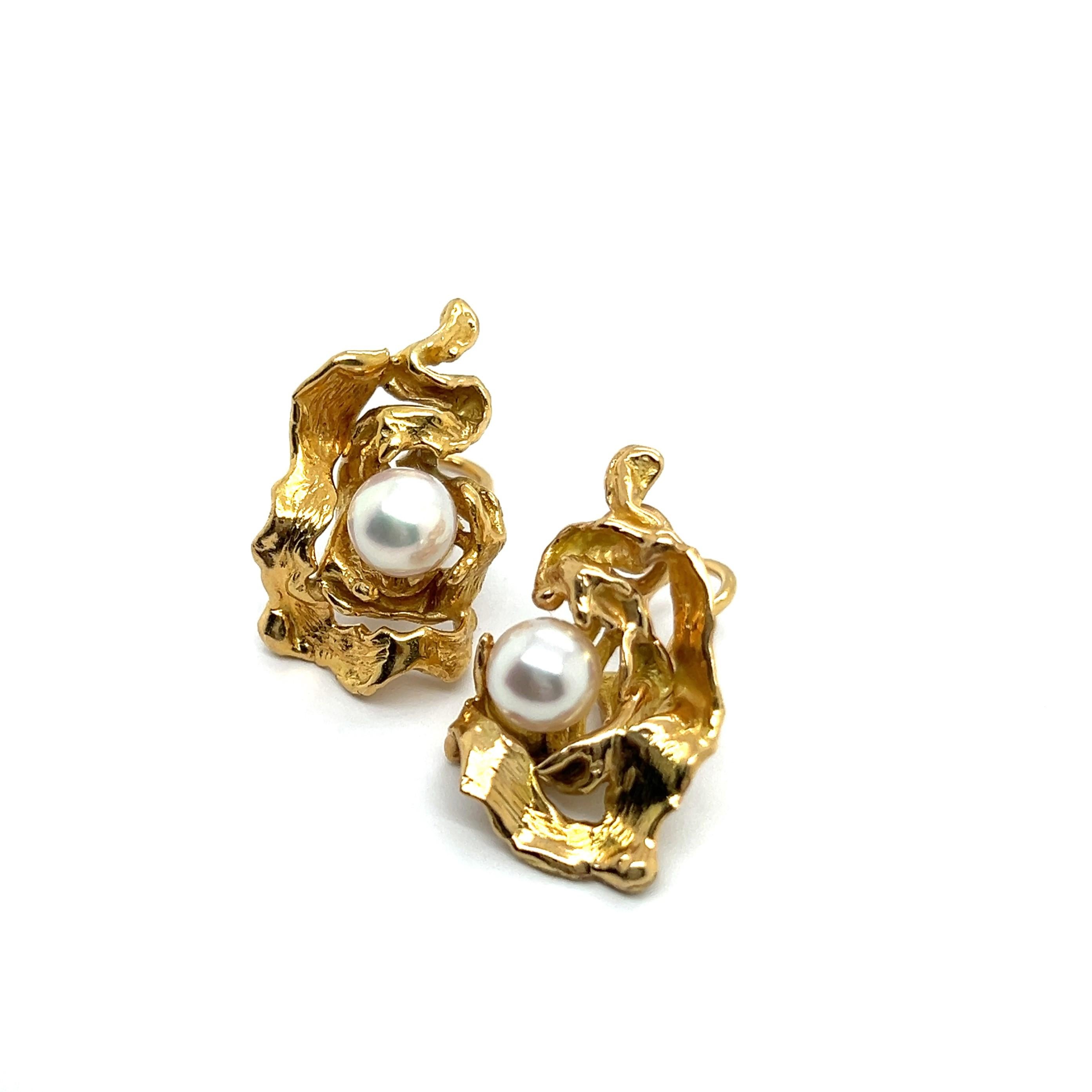 Sculptural Earrings with Akoya Pearls in 18 Karat Yellow Gold by Gilbert Albert For Sale 5