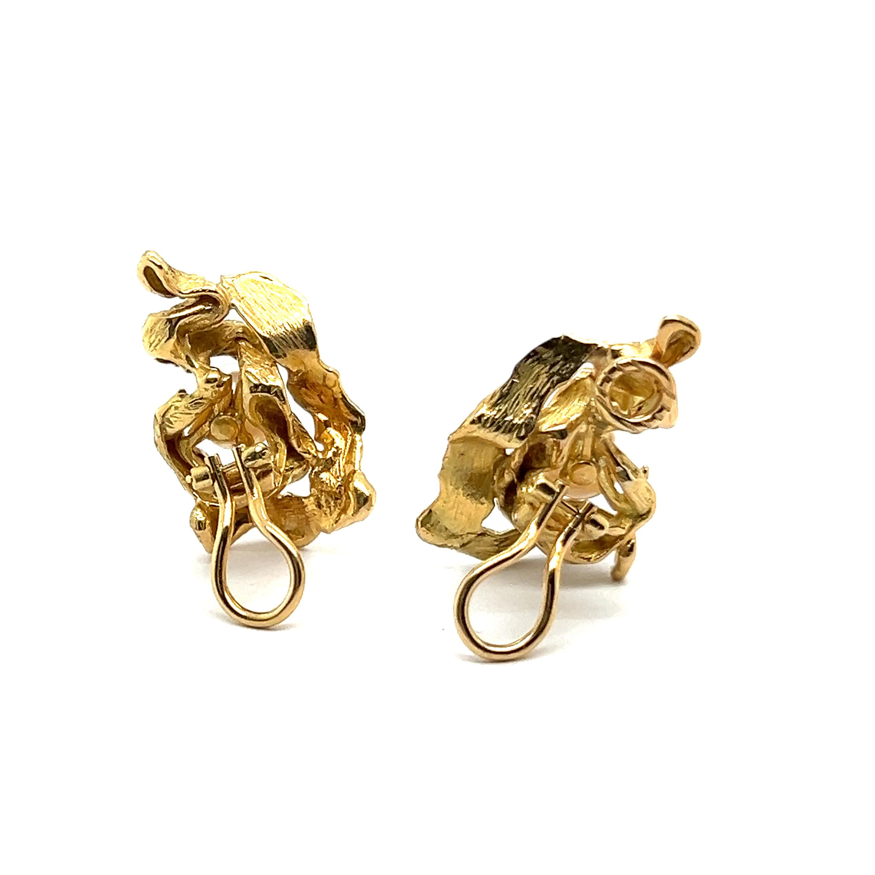 Women's or Men's Sculptural Earrings with Akoya Pearls in 18 Karat Yellow Gold by Gilbert Albert For Sale
