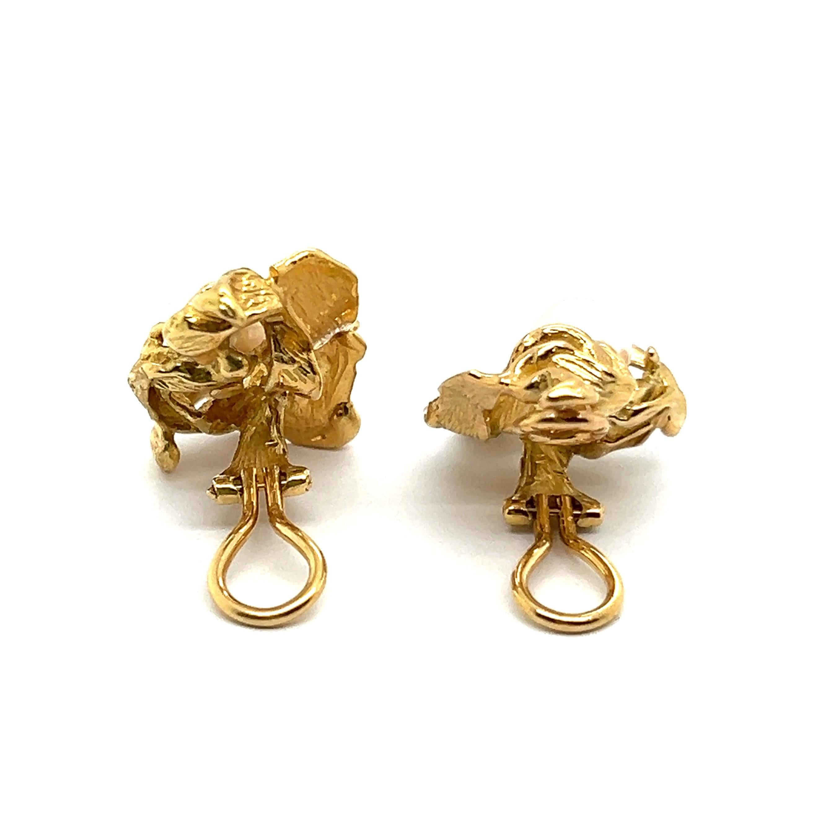 Sculptural Earrings with Akoya Pearls in 18 Karat Yellow Gold by Gilbert Albert For Sale 1