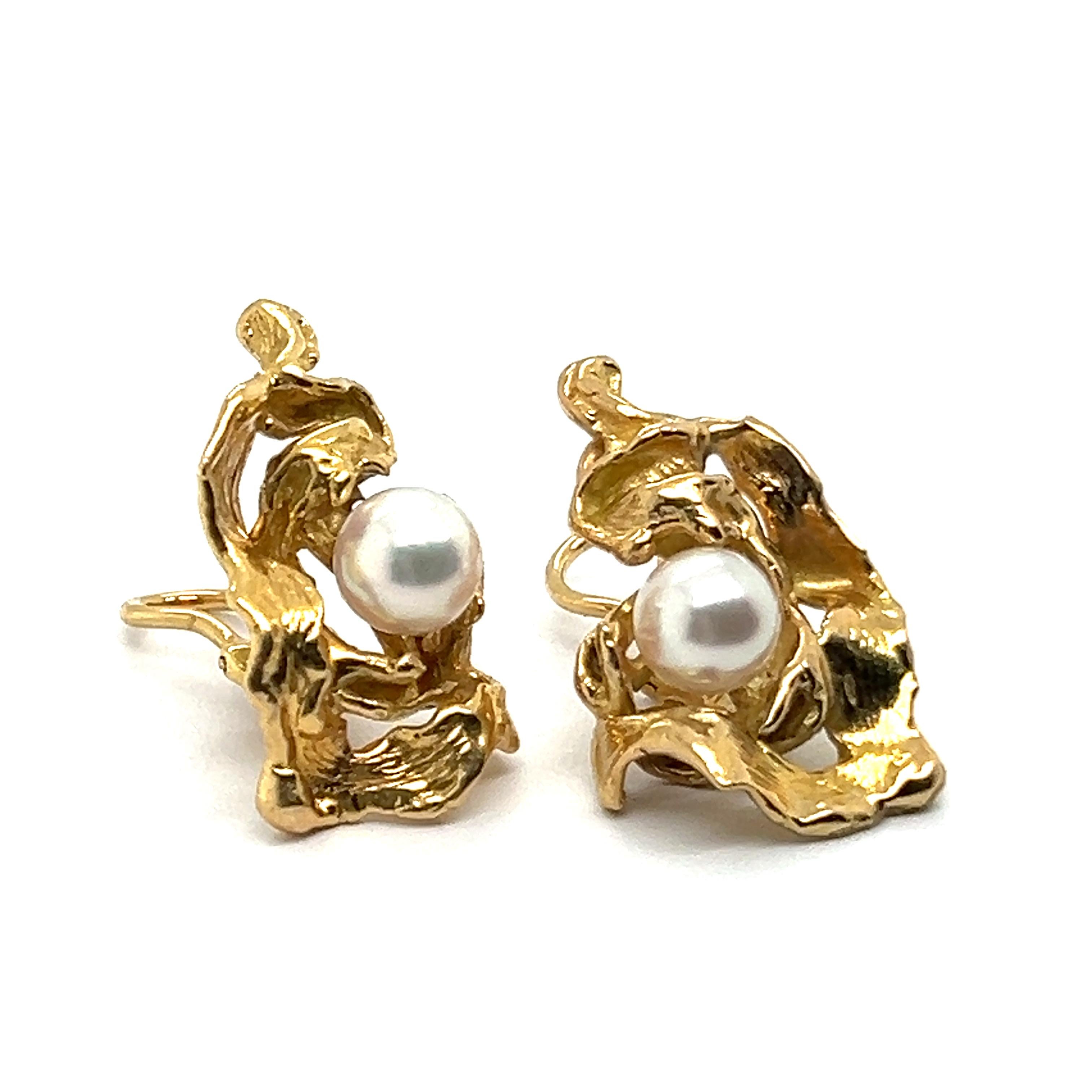 Sculptural Earrings with Akoya Pearls in 18 Karat Yellow Gold by Gilbert Albert For Sale 2