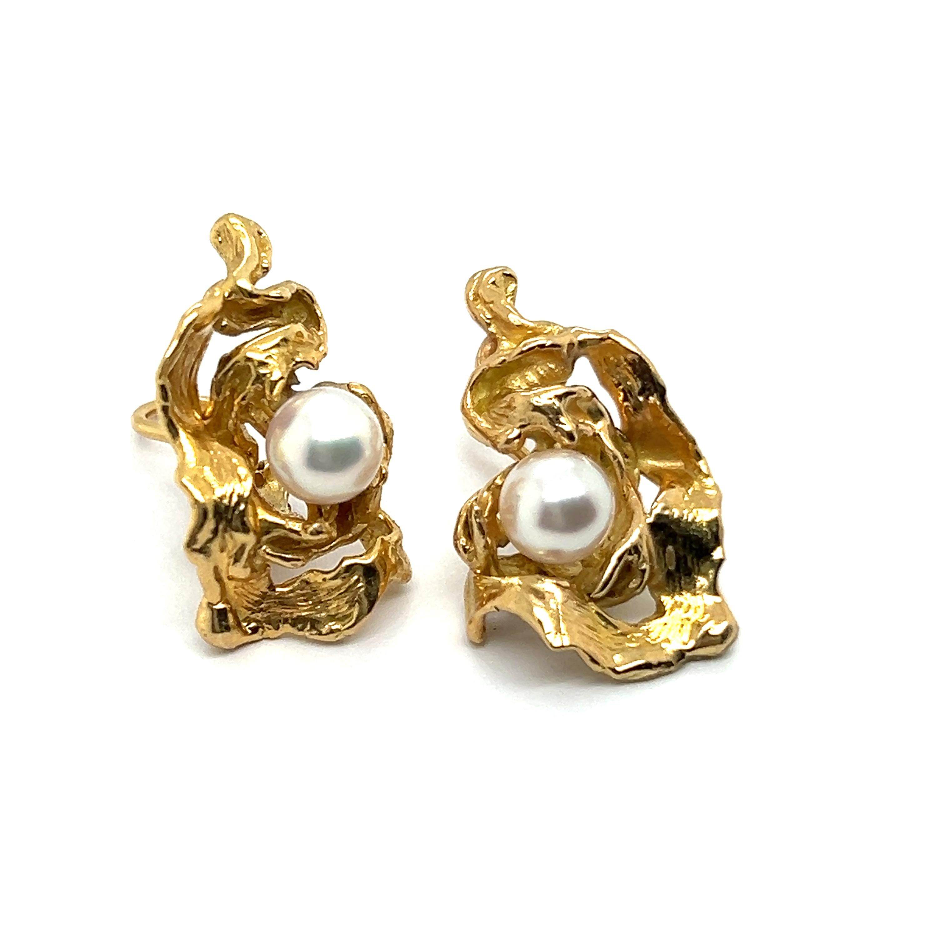 Sculptural Earrings with Akoya Pearls in 18 Karat Yellow Gold by Gilbert Albert For Sale 3