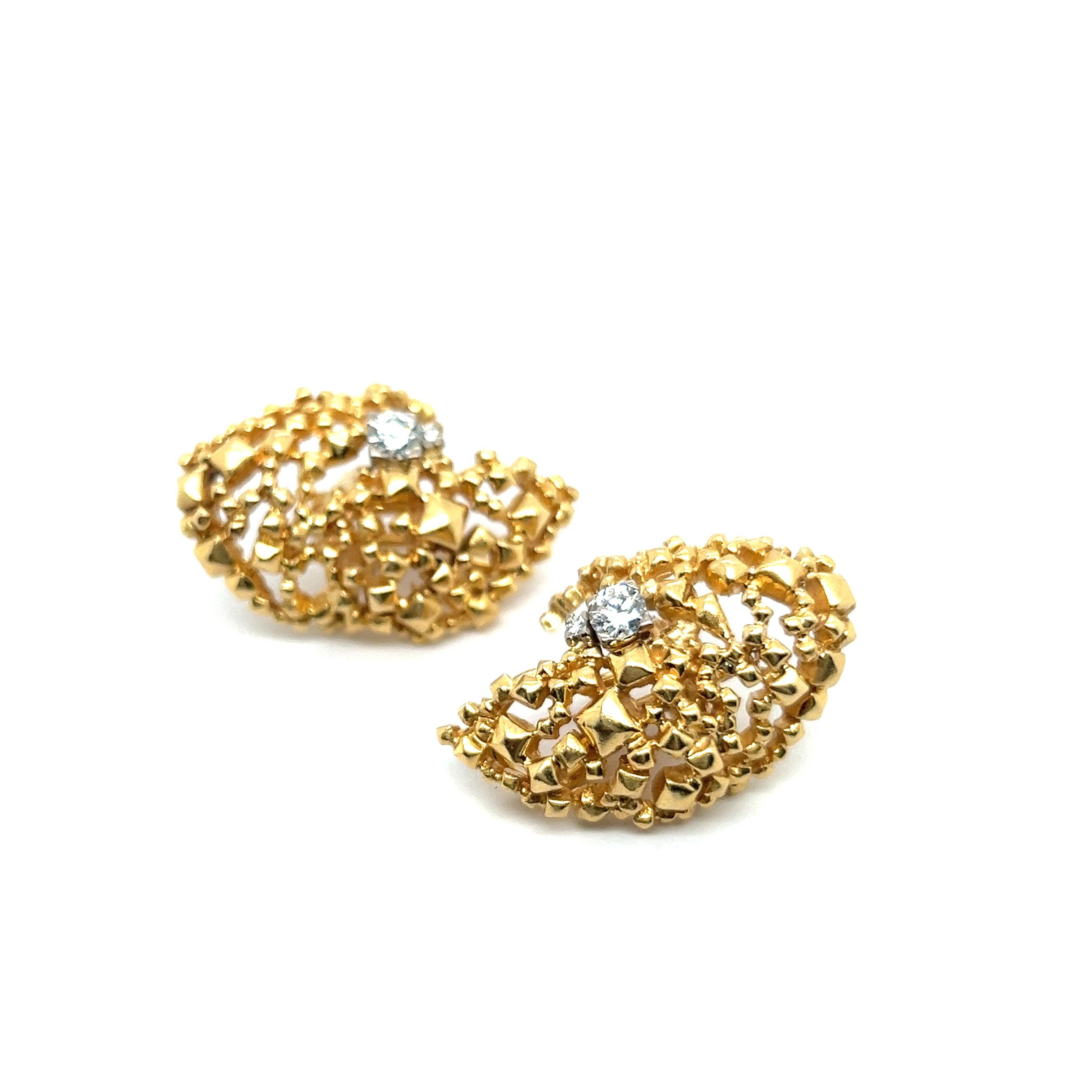 Skulpturale Ohrringe mit Diamanten aus 18 Karat Gelbgold von Gilbert Albert im Angebot 5