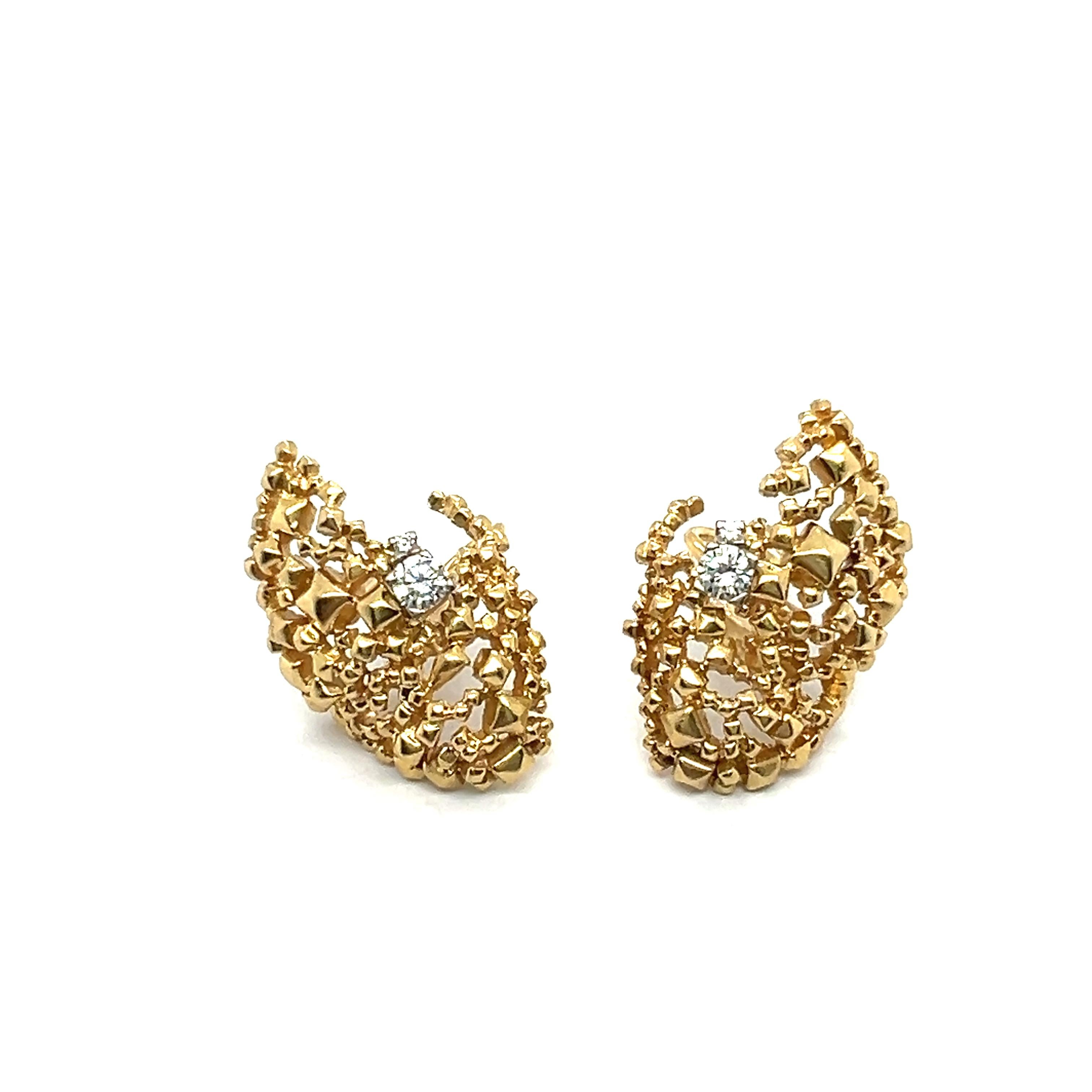 Skulpturale Ohrringe mit Diamanten aus 18 Karat Gelbgold von Gilbert Albert (Brillantschliff) im Angebot