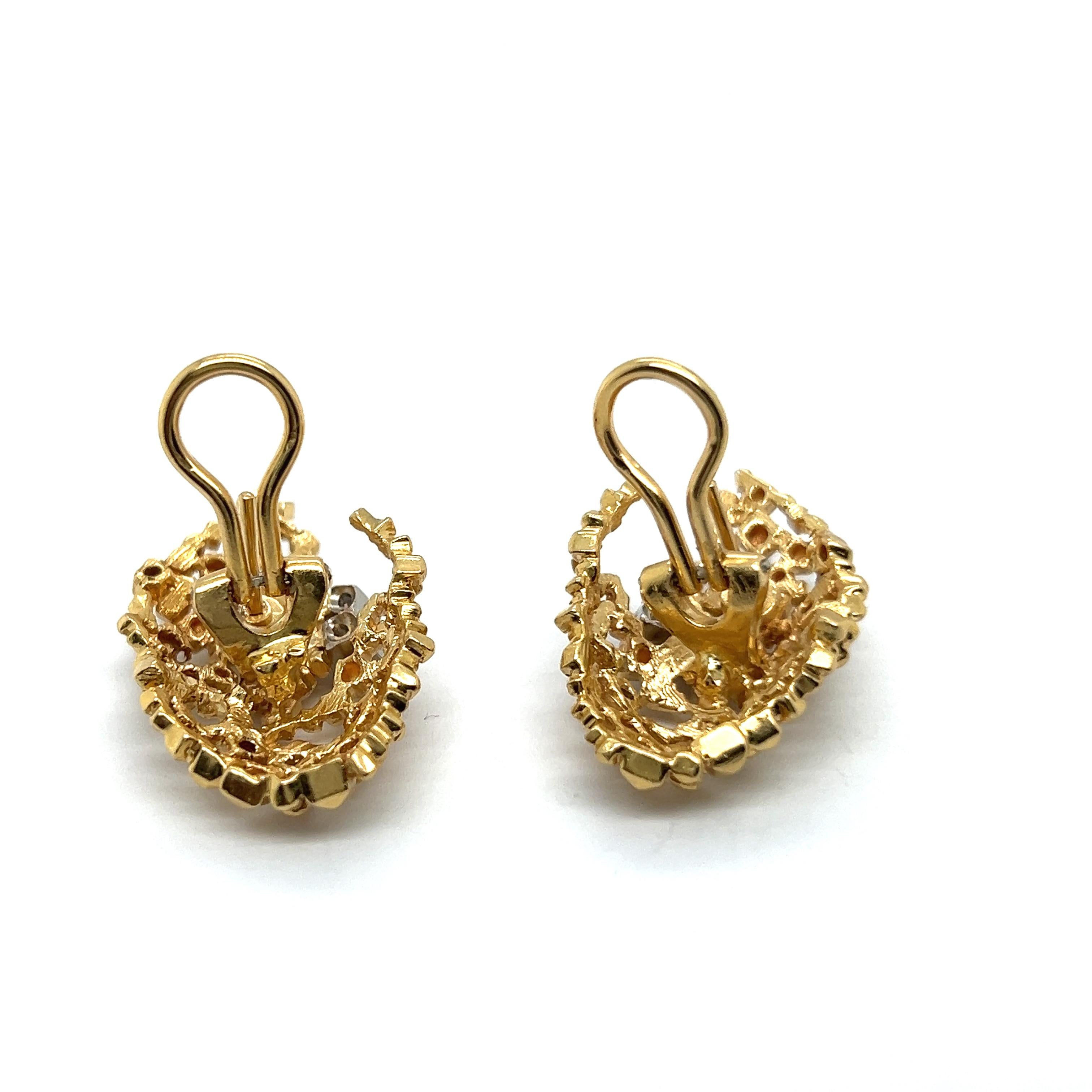 Skulpturale Ohrringe mit Diamanten aus 18 Karat Gelbgold von Gilbert Albert im Angebot 3
