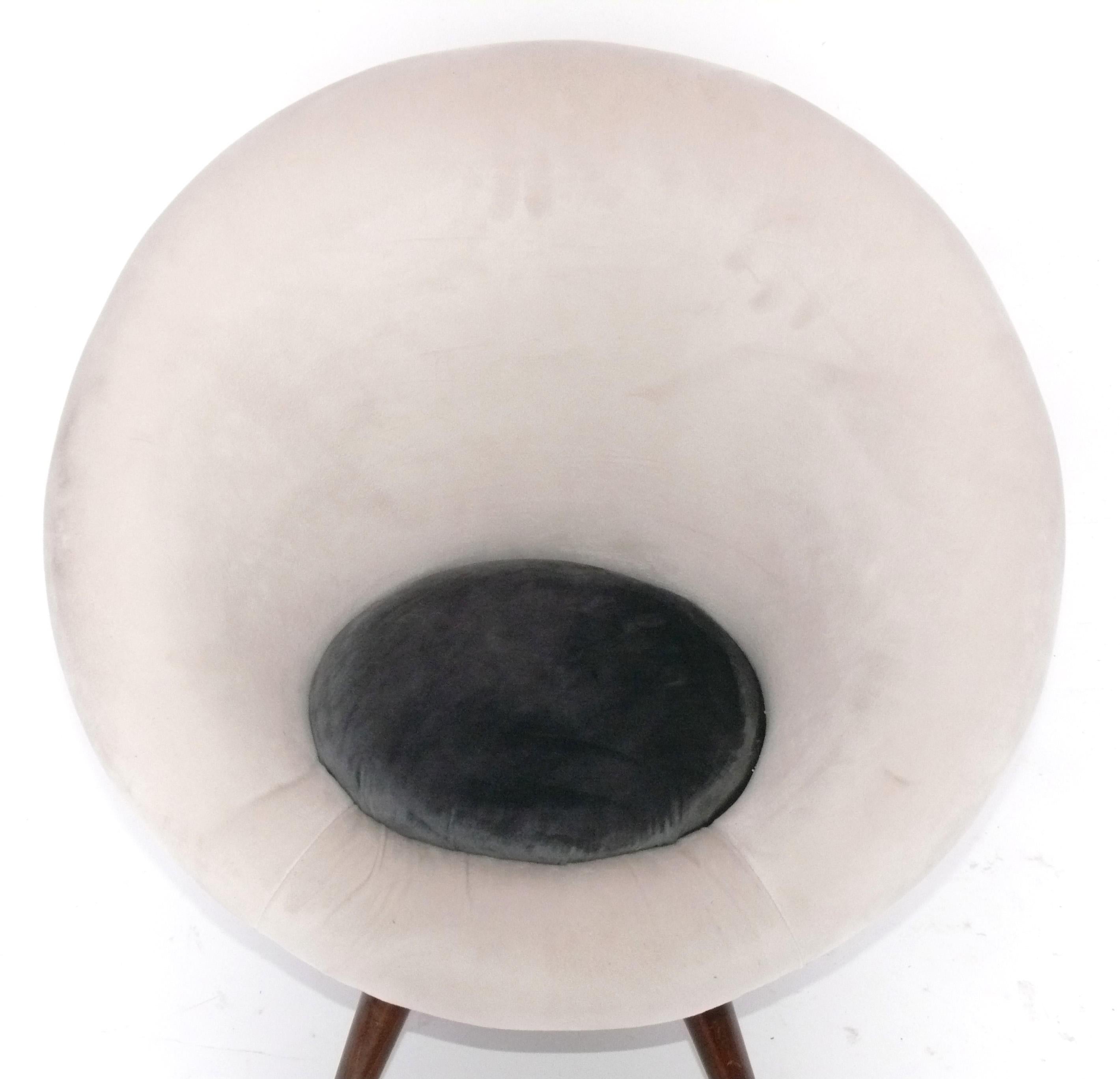 Mid-Century Modern Sculptural Egg Oeuf Chair Mid Century Modern French Style Petite Size For Sale