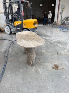 Skulpturaler ovaler Esstisch aus Marmor Emperador - Tischplatte mit glänzender Oberfläche