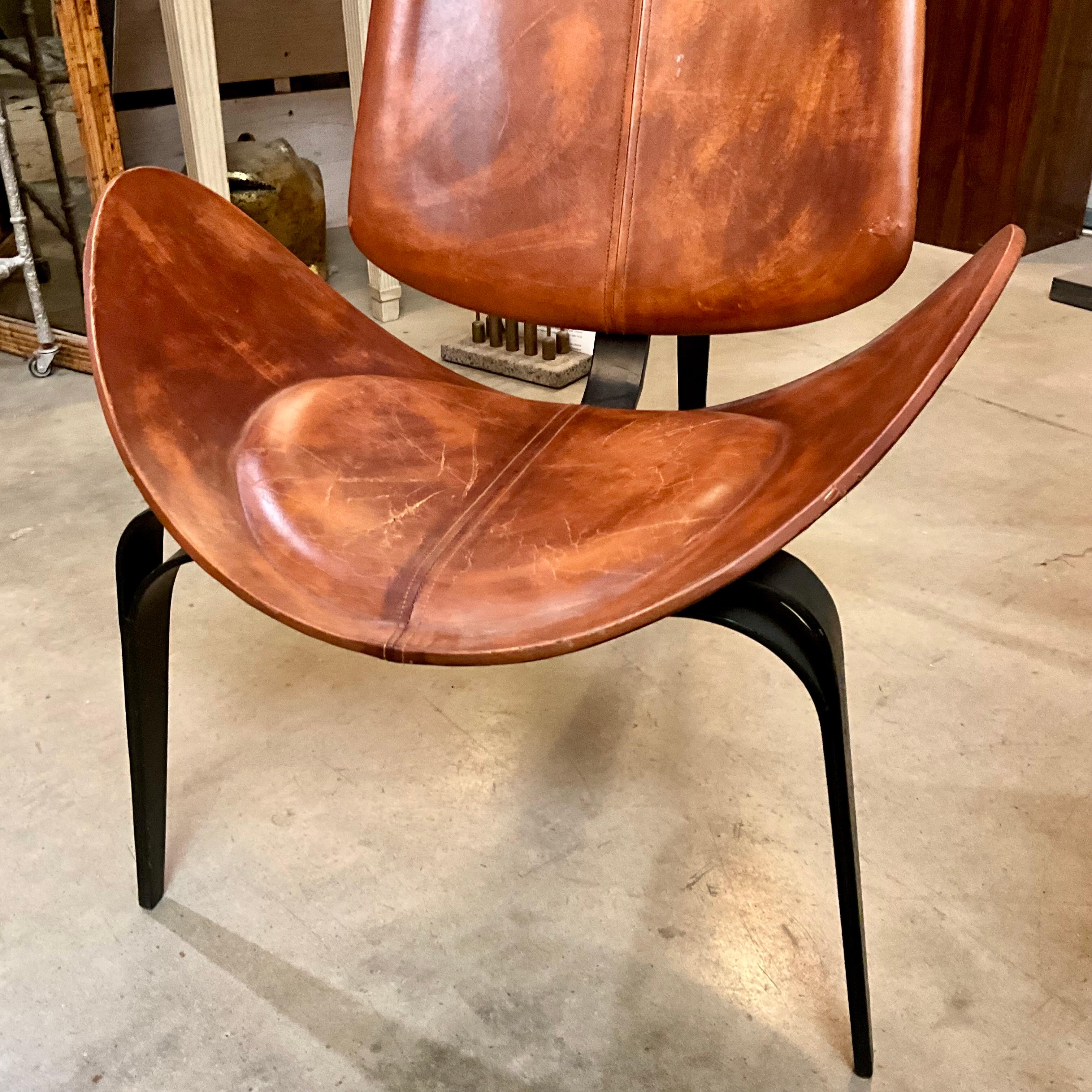 Sedie scultoree a conchiglia in acciaio smaltato nello stile di Hans Wegner in vendita 4
