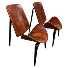 Skulpturale Muschelstühle aus emailliertem Stahl im Stil von Hans Wegner