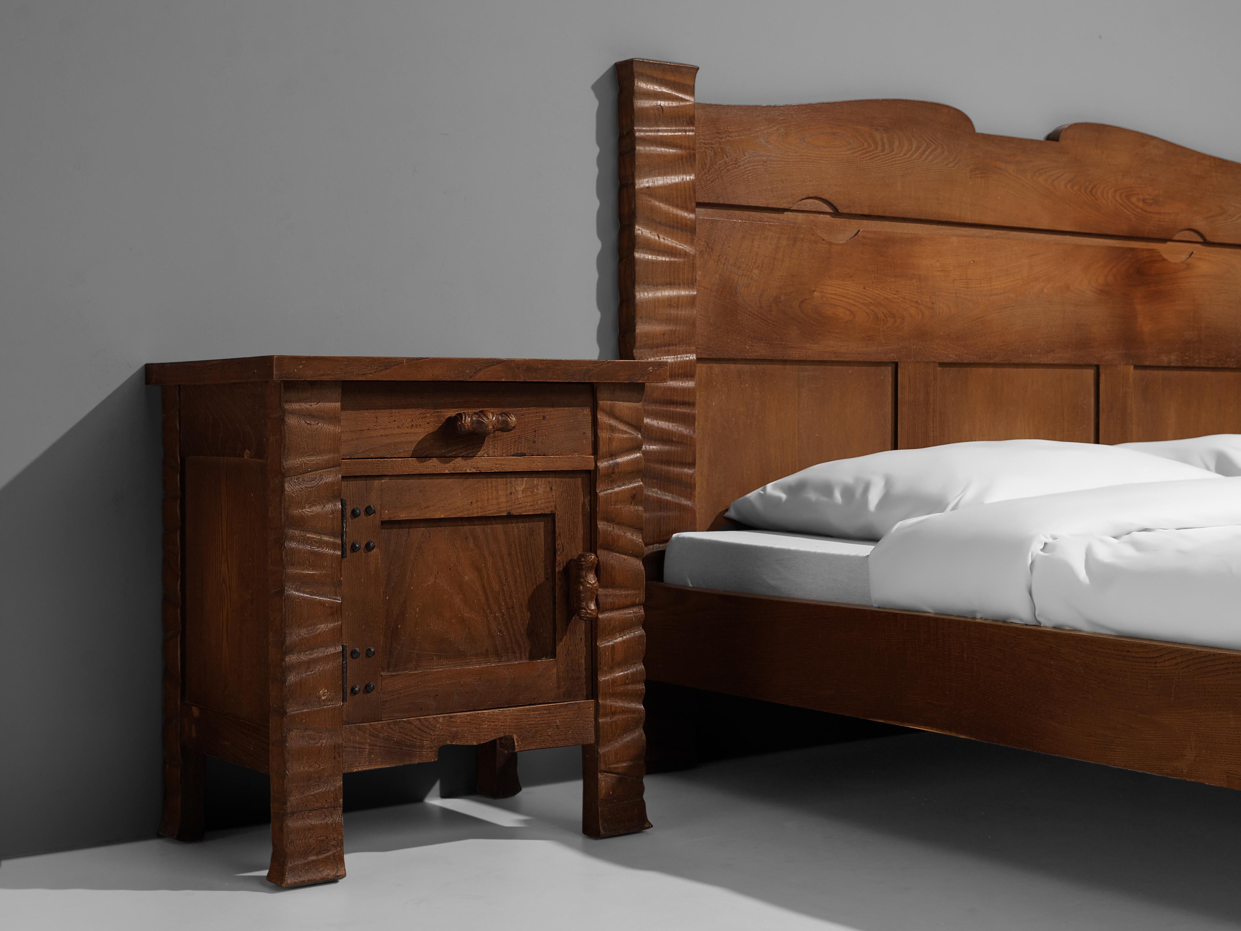Sculptural Ernesto Valabrega Kingsize Bed in Oak with Nightstands In Good Condition In Waalwijk, NL