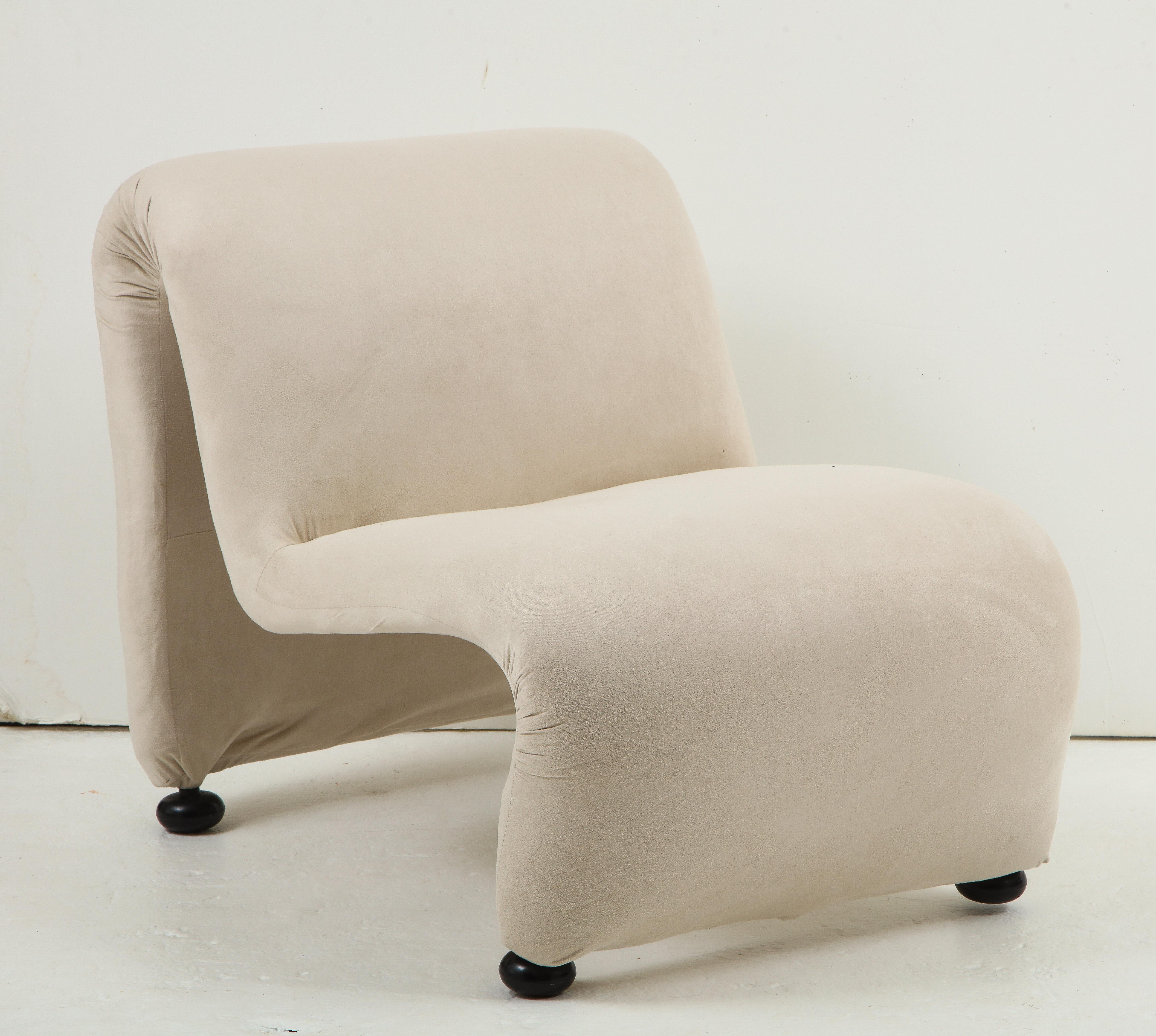 French Sculptural Etienne Fermigier Lounge Chairs, White, 1970s, France